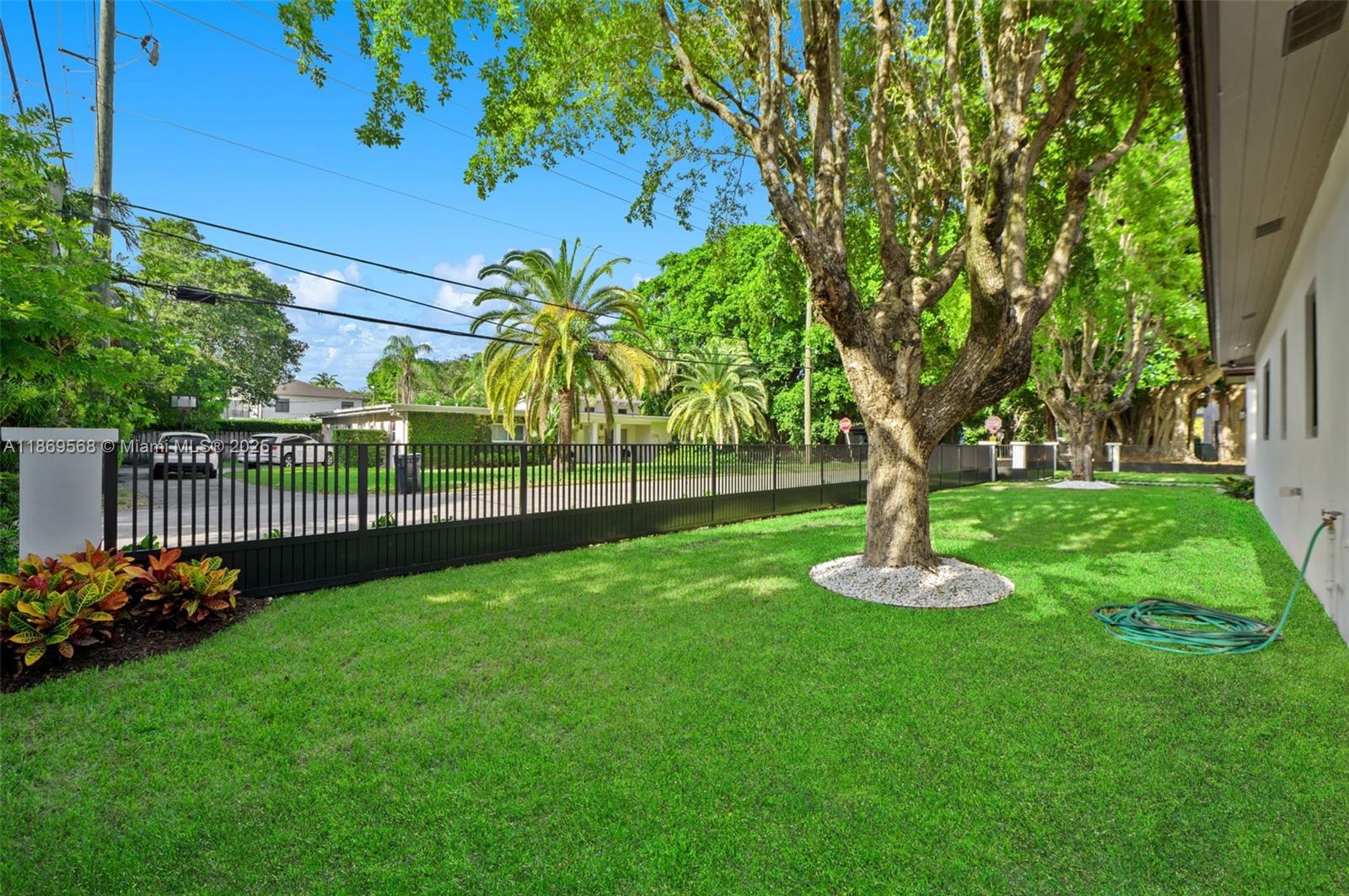 Miami, Florida, 33143, United States, 4 Bedrooms Bedrooms, ,4 BathroomsBathrooms,Residential,For Sale,1933110