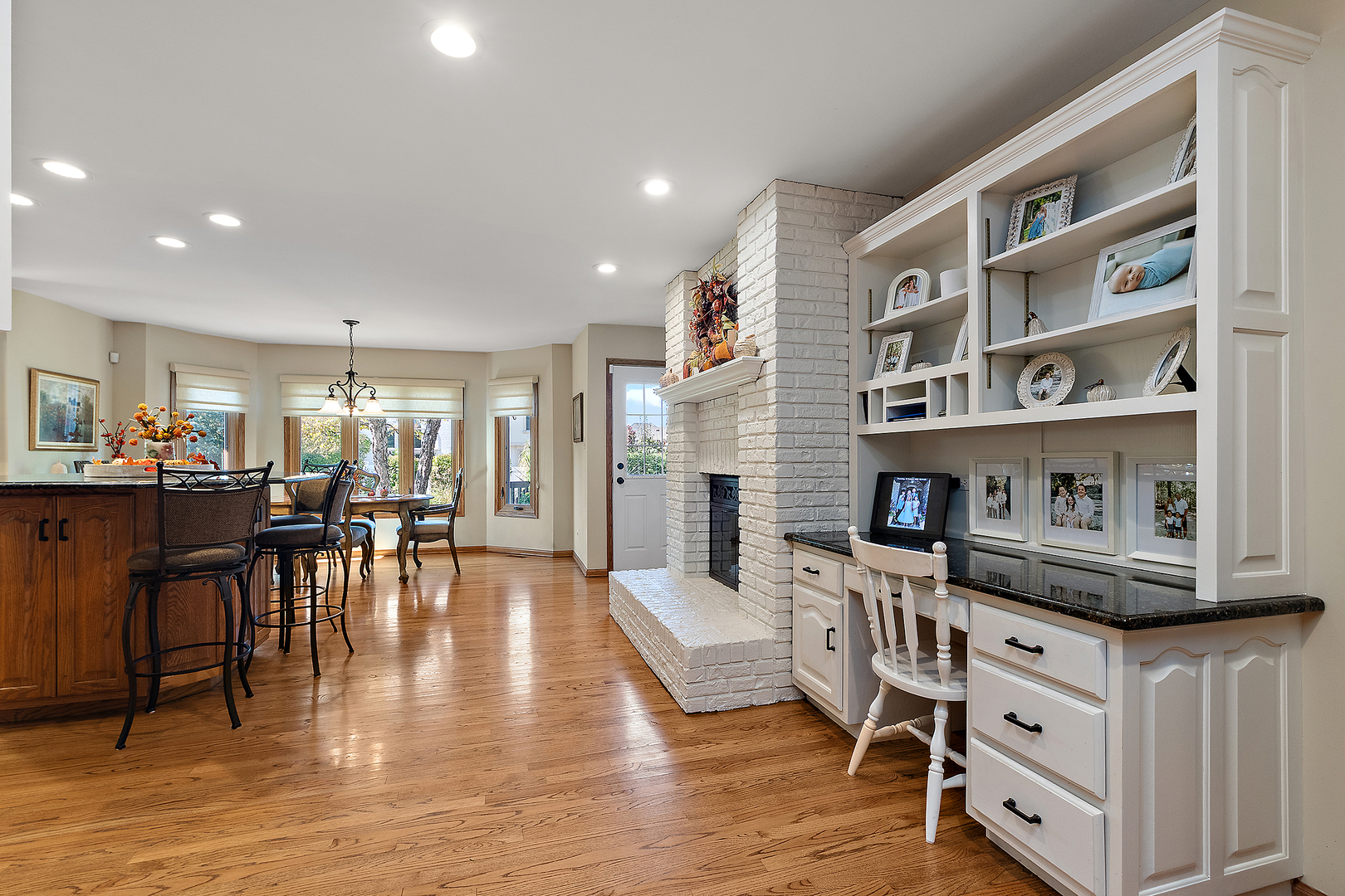 Orland Park, Illinois, 60467, United States, 4 Bedrooms Bedrooms, ,5 BathroomsBathrooms,Residential,For Sale,1987350