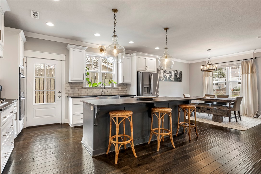 Fayetteville, Arkansas, 72701, United States, 4 Bedrooms Bedrooms, ,4 BathroomsBathrooms,Residential,For Sale,1895479