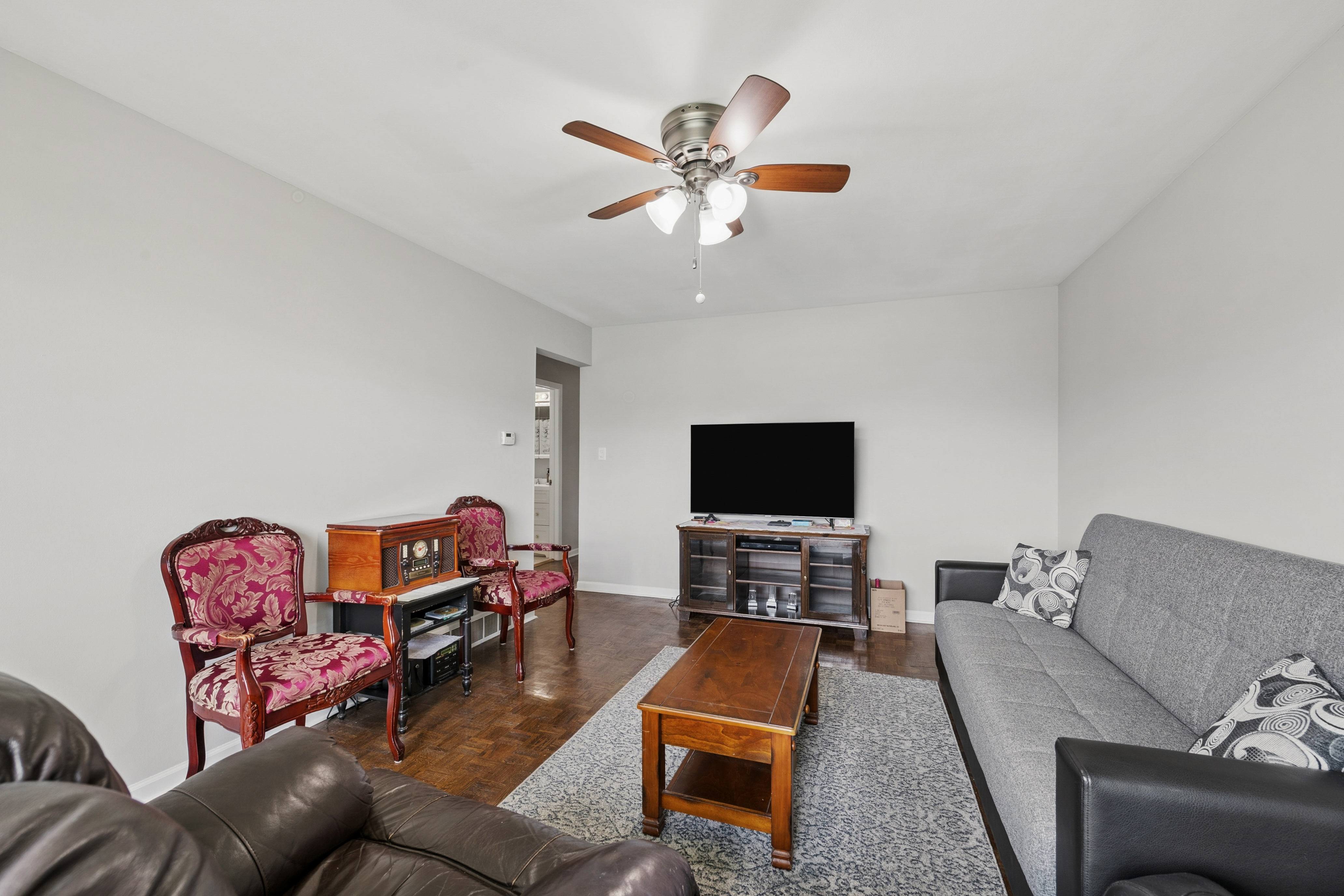  Charming and Well-Maintained Brick Bungalow in Fantastic Schiller Park Location - 物件實景