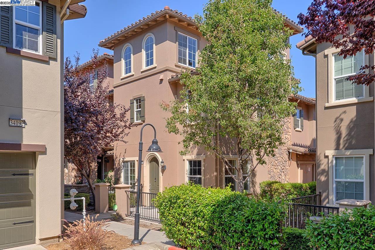 Fremont, California, 94555, United States, 3 Bedrooms Bedrooms, ,3 BathroomsBathrooms,Residential,For Sale,1940973