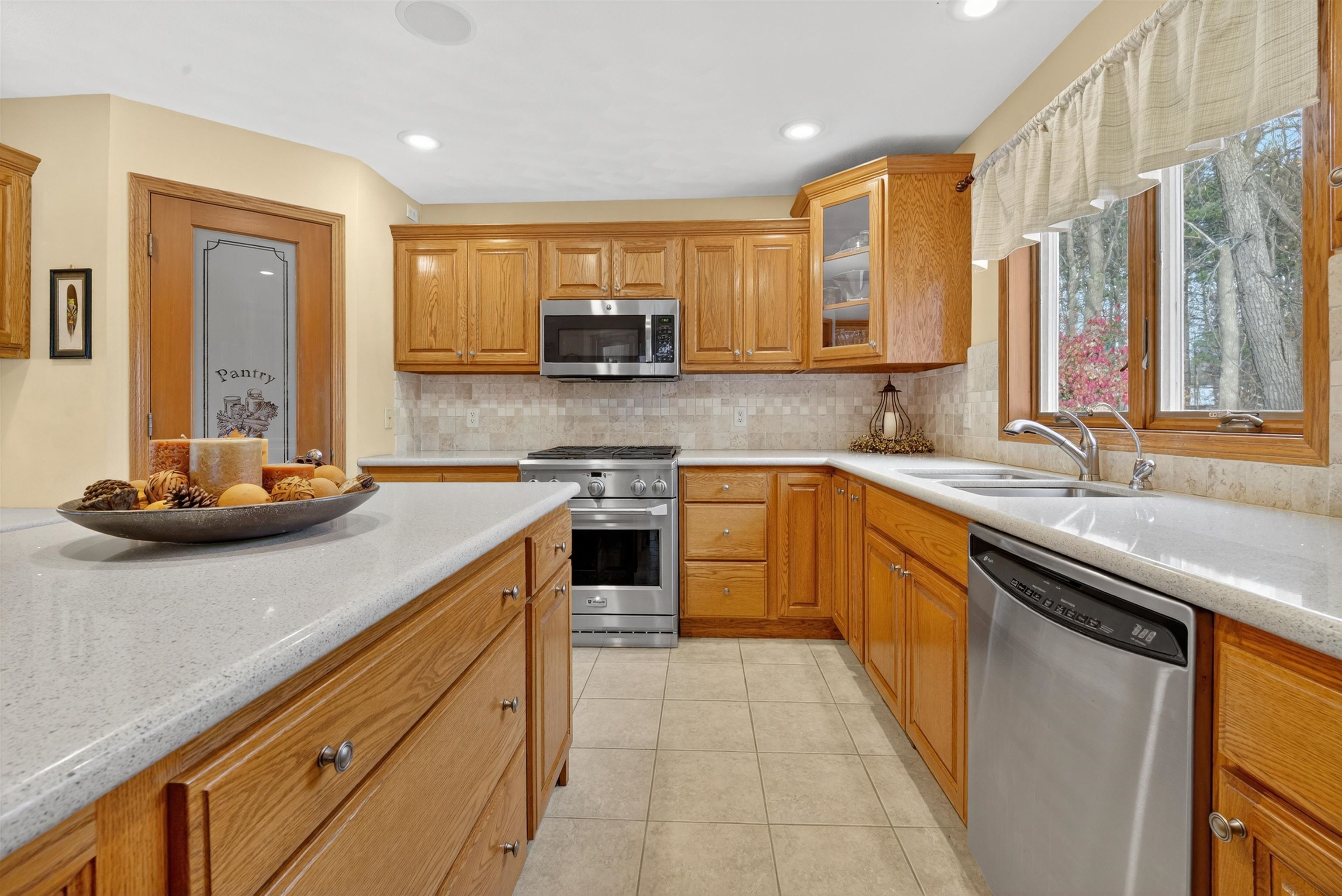 NEW LONDON, Wisconsin, 54961, United States, 3 Bedrooms Bedrooms, ,4 BathroomsBathrooms,Residential,For Sale,1996167