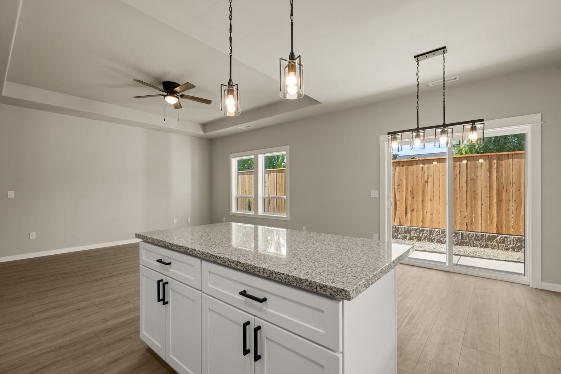 2217 Piazza Drive Medford, OR 97501 - 物件實景
