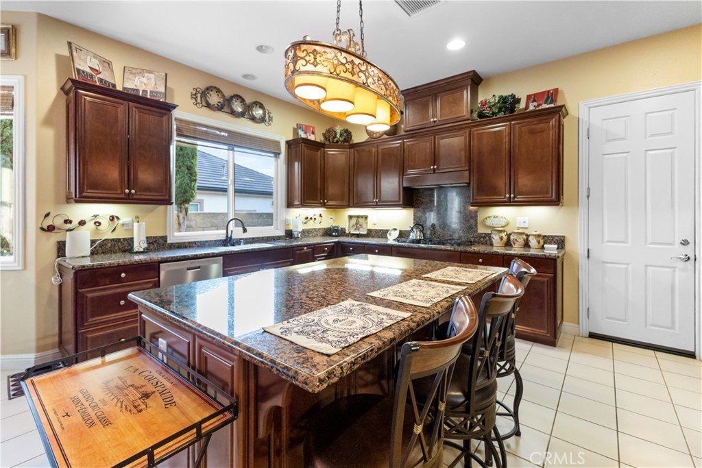 Highland, California, 92346, United States, 5 Bedrooms Bedrooms, ,5 BathroomsBathrooms,Residential,For Sale,1982875