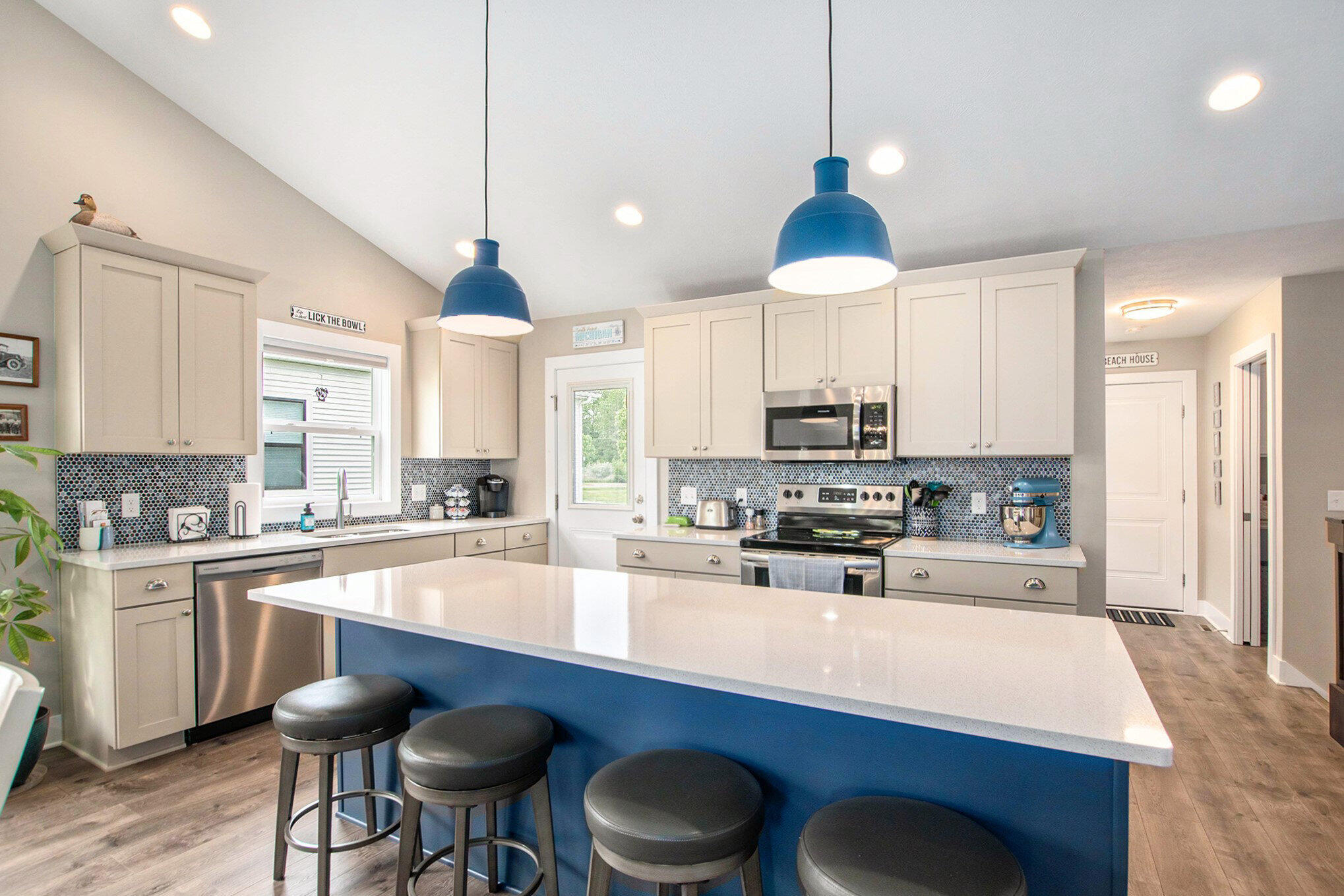 South Haven, Michigan, 49090, United States, 4 Bedrooms Bedrooms, ,3 BathroomsBathrooms,Residential,For Sale,1863775