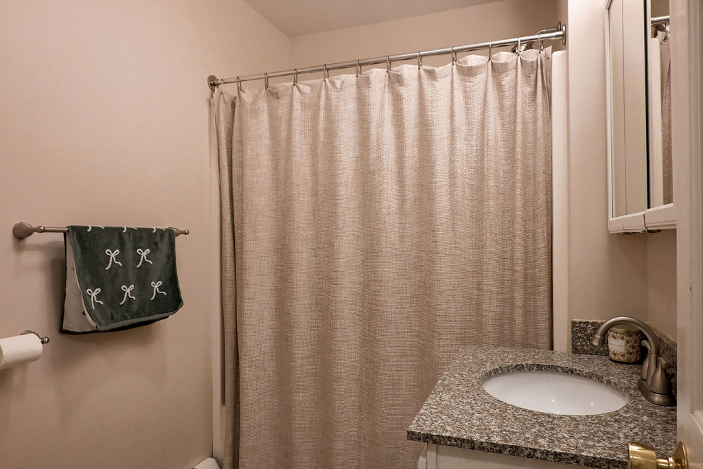 Sidney, Maine, 04330, United States, 3 Bedrooms Bedrooms, ,3 BathroomsBathrooms,Residential,For Sale,2007765