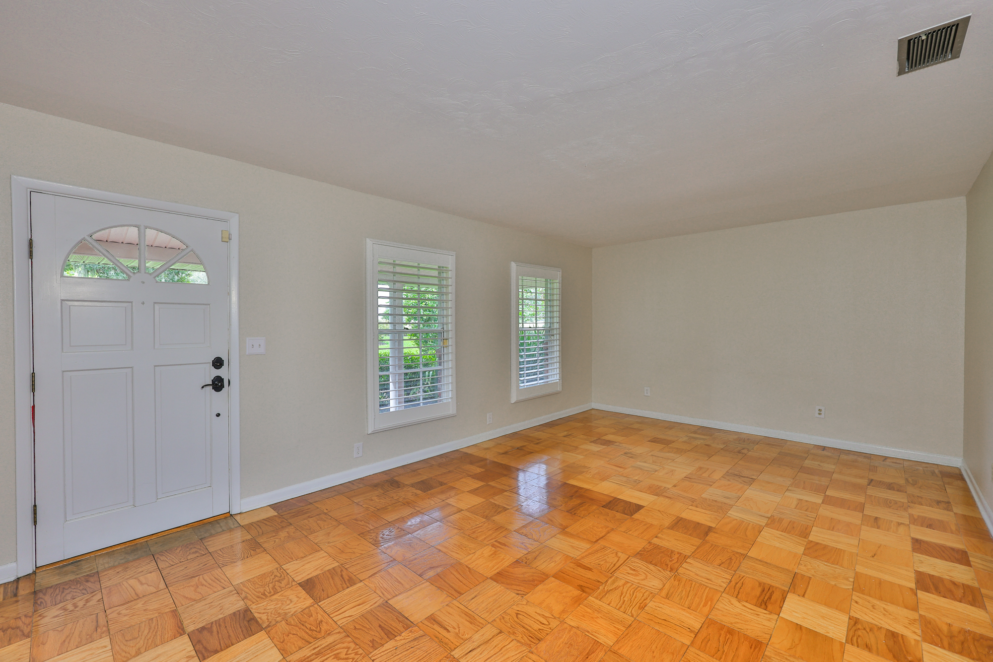 Dover, Florida, 33527, United States, 3 Bedrooms Bedrooms, ,2 BathroomsBathrooms,Residential,For Sale,1983531