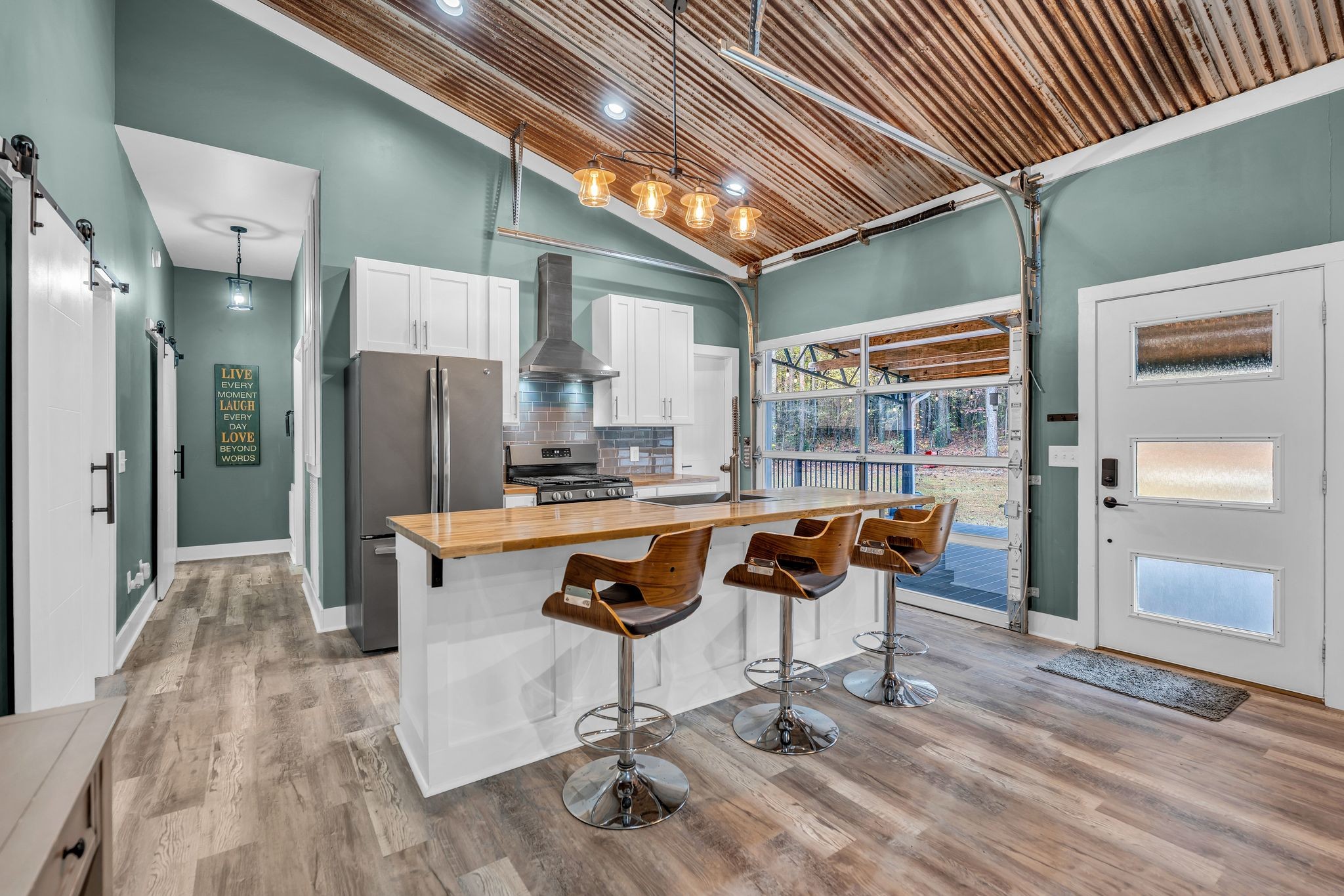 Lawrenceburg, Tennessee, 38464, United States, 3 Bedrooms Bedrooms, ,2 BathroomsBathrooms,Residential,For Sale,1988377