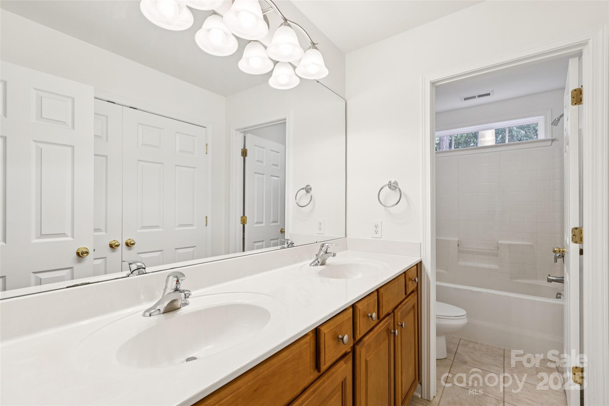 Tega Cay, South Carolina, 29708, United States, 4 Bedrooms Bedrooms, ,4 BathroomsBathrooms,Residential,For Sale,1906873