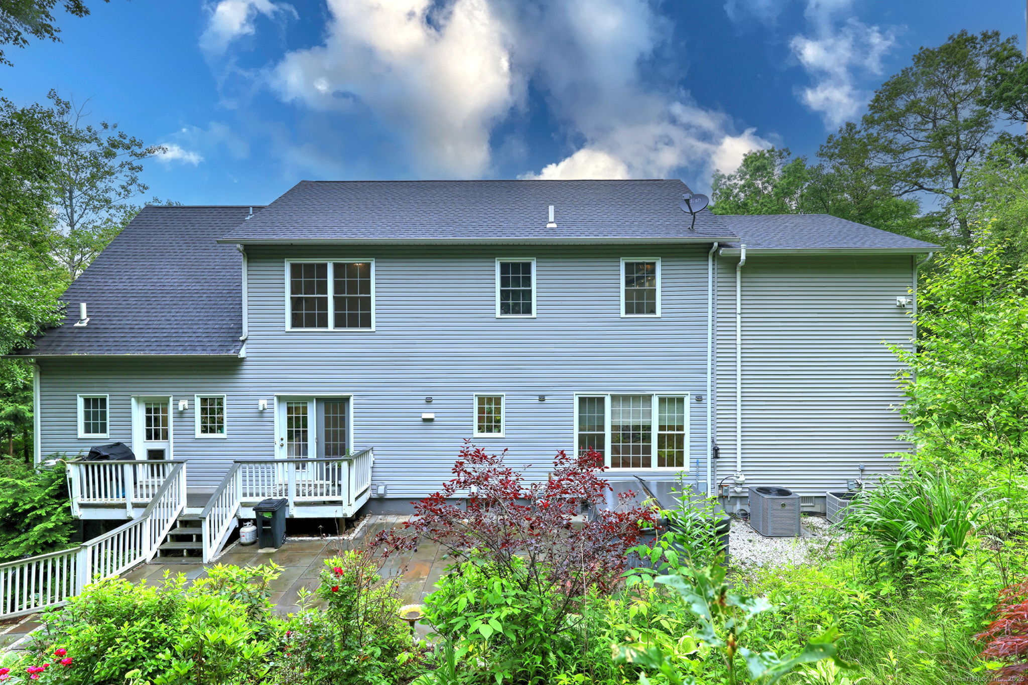 Newtown, Connecticut, 06470, United States, 5 Bedrooms Bedrooms, ,5 BathroomsBathrooms,Residential,For Sale,1907241