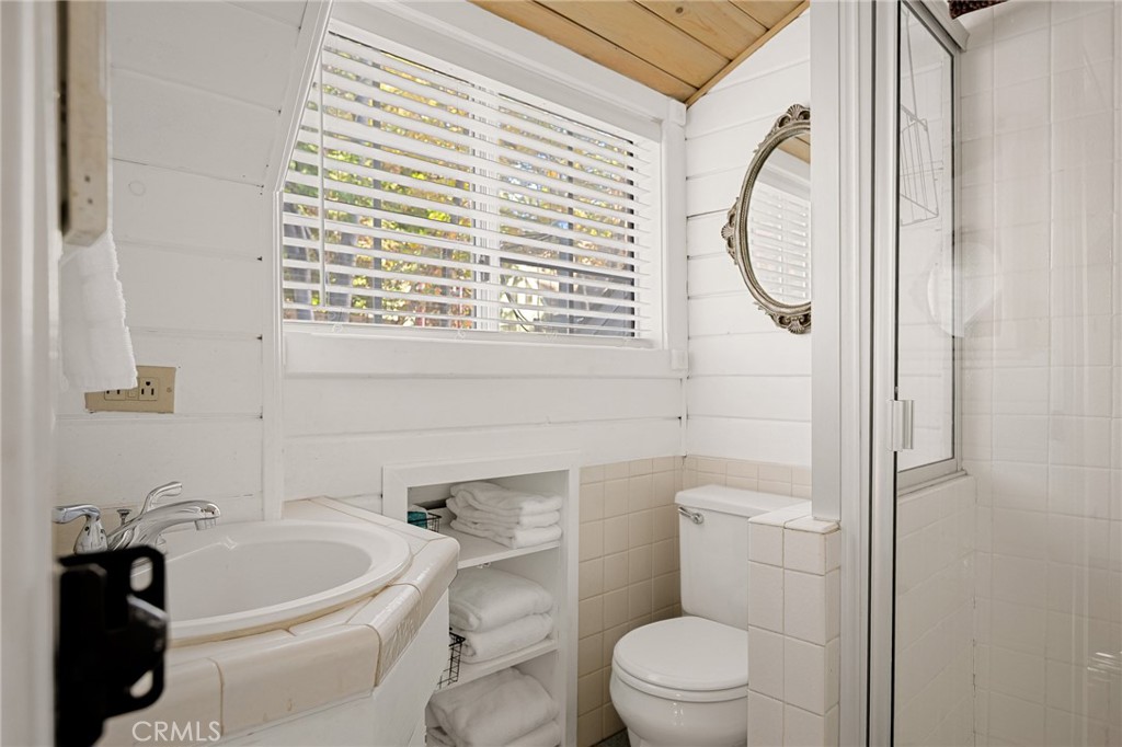 Lake Arrowhead, California, 92352, United States, 3 Bedrooms Bedrooms, ,2 BathroomsBathrooms,Residential,For Sale,1984793