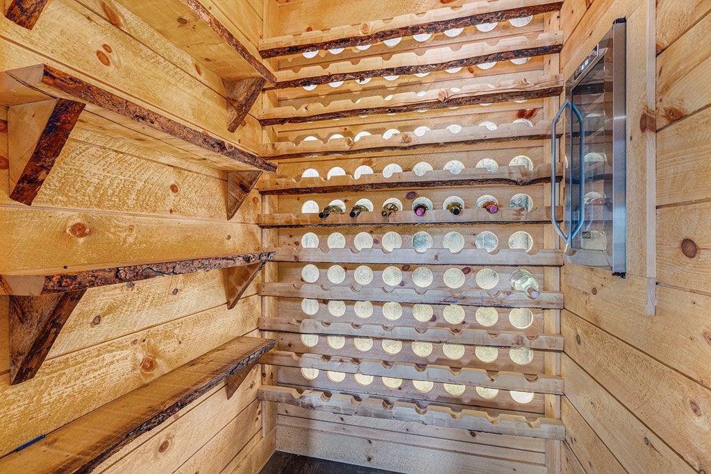 Ellijay, Georgia, 30540, United States, 5 Bedrooms Bedrooms, ,5 BathroomsBathrooms,Residential,For Sale,1952565