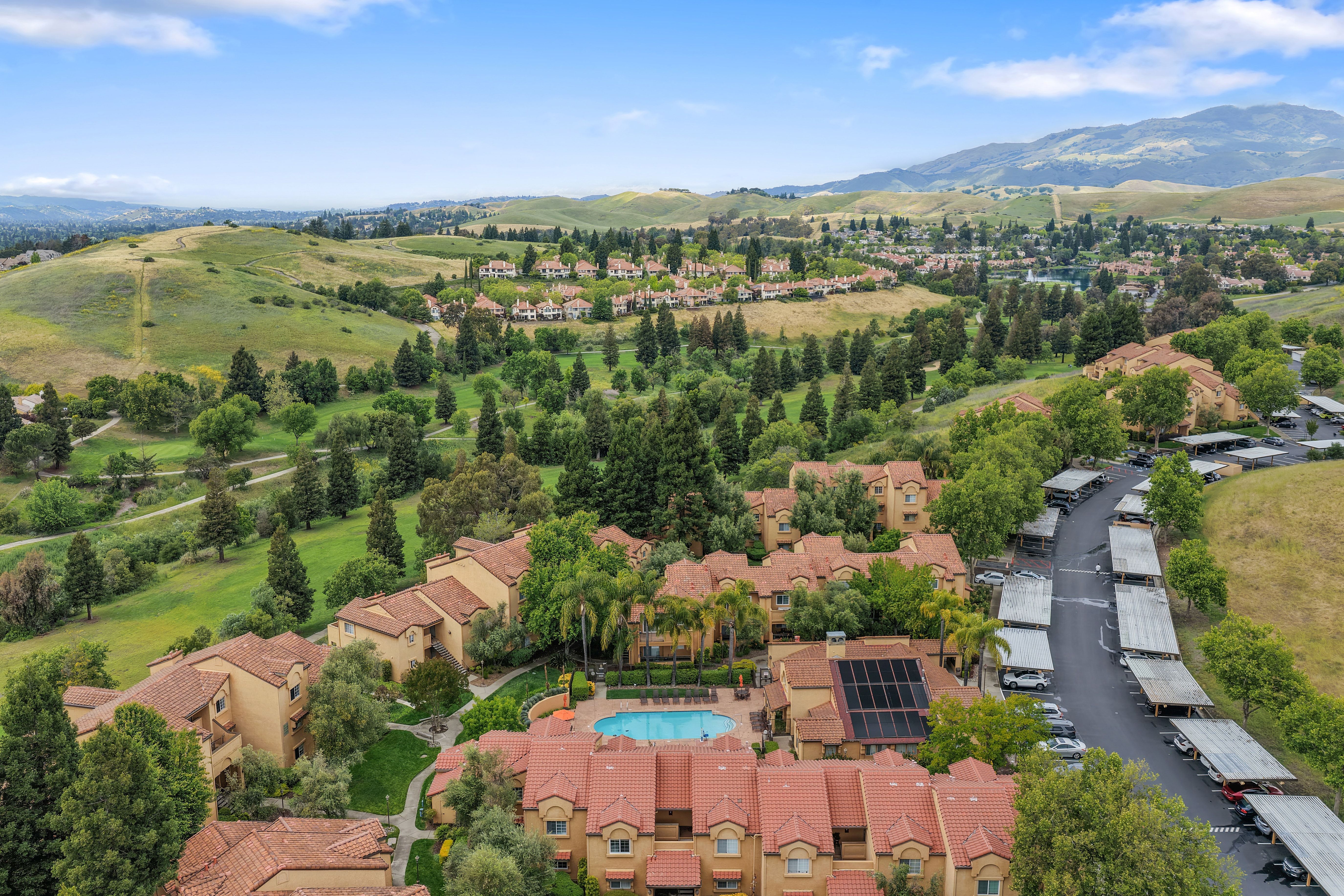  Top-Floor Luxury with Panoramic Canyon Lakes Views in Gated Siena Hills Retreat - 物件實景