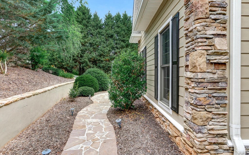 Hayesville, North Carolina, 28904, United States, 4 Bedrooms Bedrooms, ,4 BathroomsBathrooms,Residential,For Sale,1981181