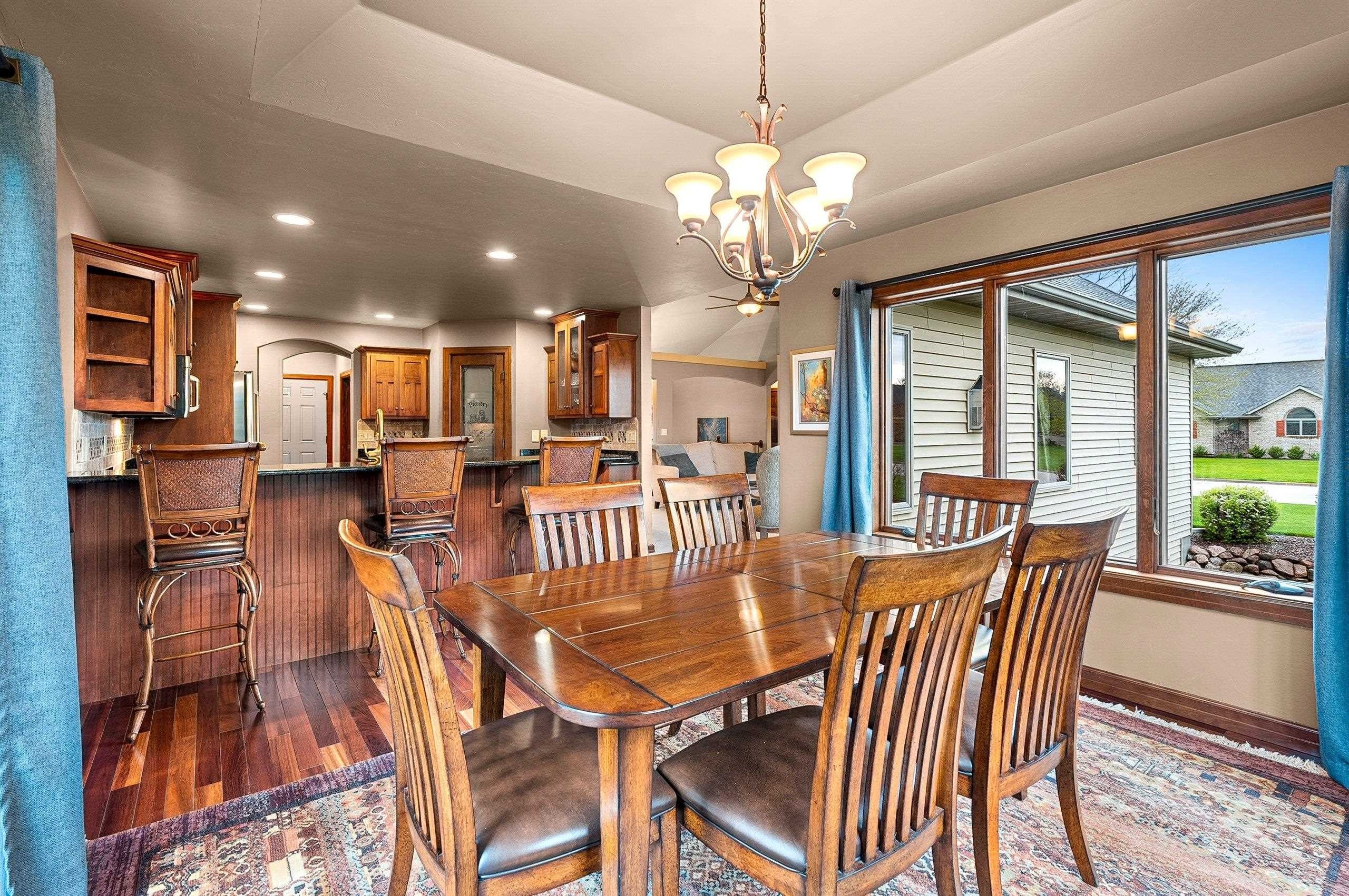 DE PERE, Wisconsin, 54115, United States, 3 Bedrooms Bedrooms, ,4 BathroomsBathrooms,Residential,For Sale,2048400