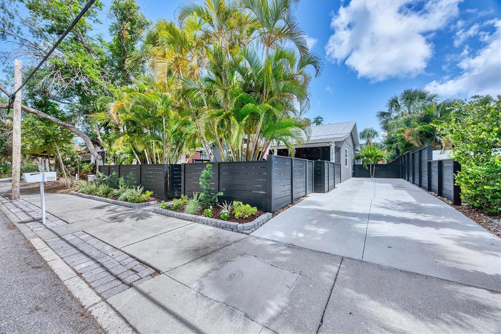 Sarasota, Florida, 34236, United States, 2 Bedrooms Bedrooms, ,2 BathroomsBathrooms,Residential,For Sale,1960747