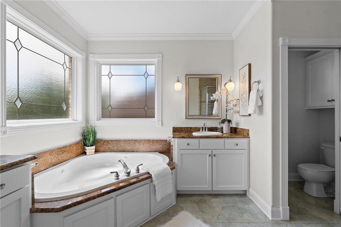 Fayetteville, Arkansas, 72701, United States, 5 Bedrooms Bedrooms, ,4 BathroomsBathrooms,Residential,For Sale,1838012