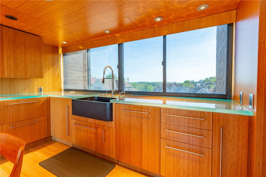 Pittsburgh, Pennsylvania, 15211, United States, 1 Bedroom Bedrooms, ,2 BathroomsBathrooms,Residential,For Sale,1981120