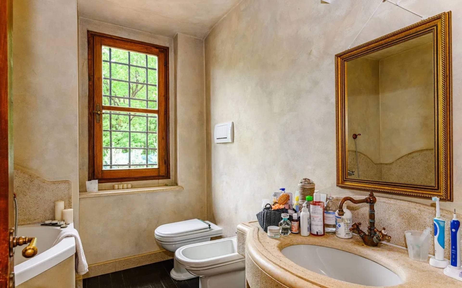 Prato, Prato, 50047, IT, 8 Bedrooms Bedrooms, ,6 BathroomsBathrooms,Residential,For Sale,1991549