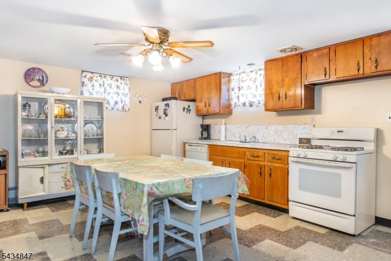 Woodland Park, New Jersey, 07424, United States, 3 Bedrooms Bedrooms, ,3 BathroomsBathrooms,Residential,For Sale,2048674