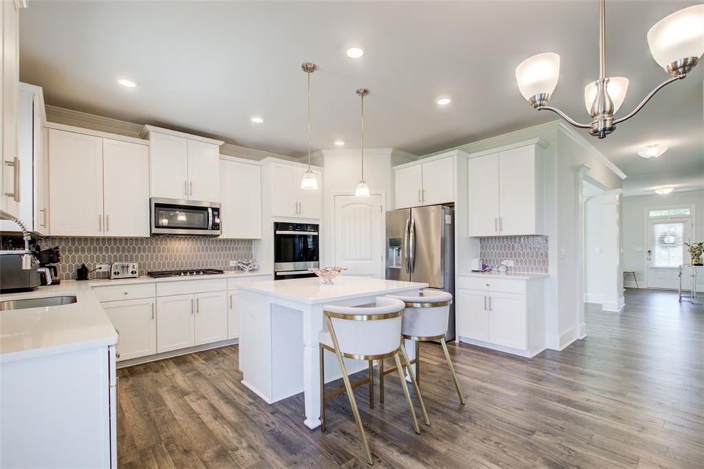 Acworth, Georgia, 30101, United States, 6 Bedrooms Bedrooms, ,4 BathroomsBathrooms,Residential,For Sale,1828453
