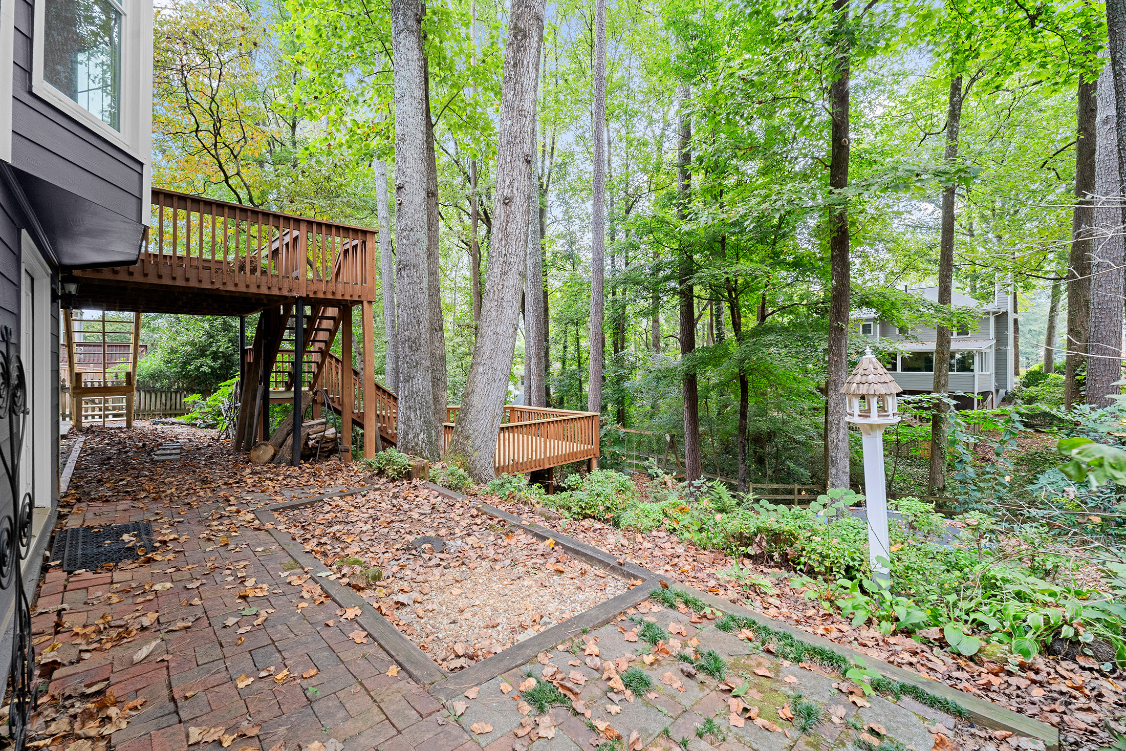  Beautifully Transformed Home in Lassiter School District - 物件實景