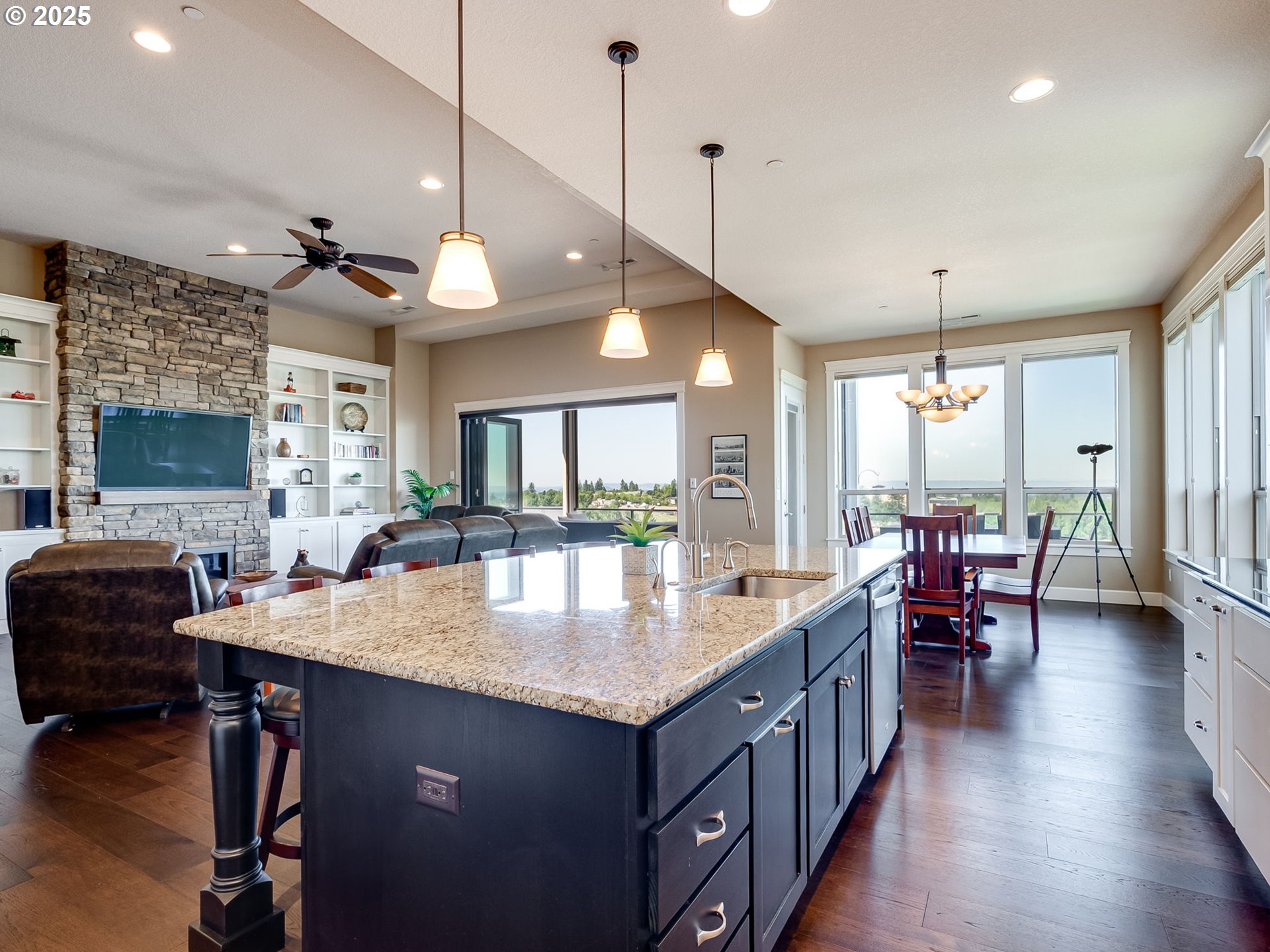 Camas, Washington, 98607, United States, 4 Bedrooms Bedrooms, ,4 BathroomsBathrooms,Residential,For Sale,1837828