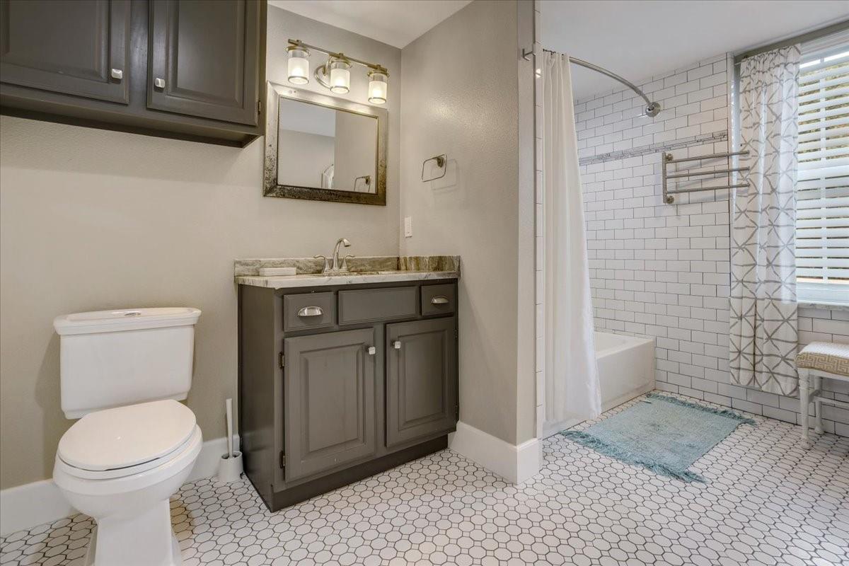 Sherman, Texas, 75090, United States, 5 Bedrooms Bedrooms, ,2 BathroomsBathrooms,Residential,For Sale,1937977
