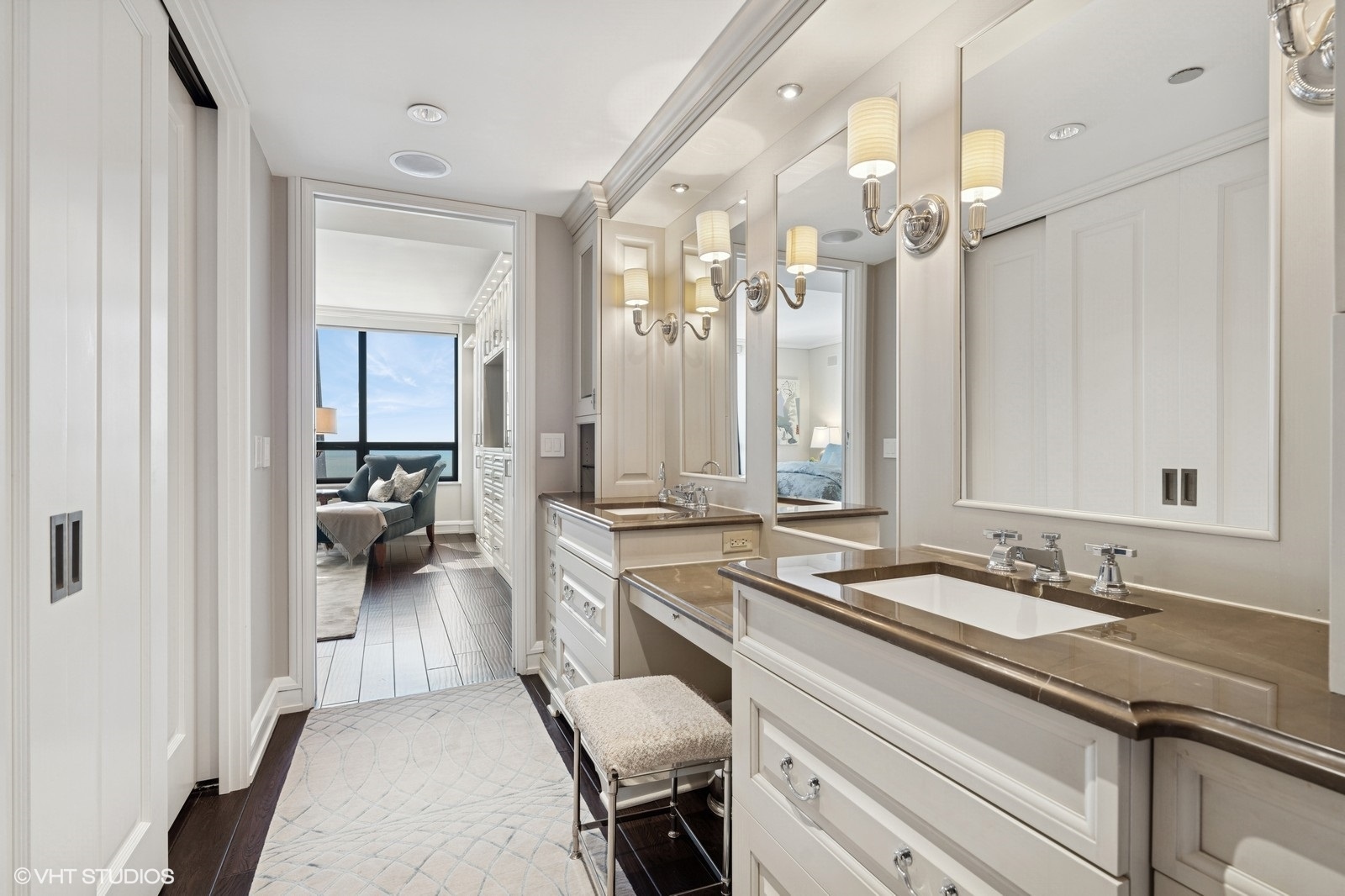 Chicago, Illinois, 60611, United States, 3 Bedrooms Bedrooms, ,3 BathroomsBathrooms,Residential,For Sale,1941703