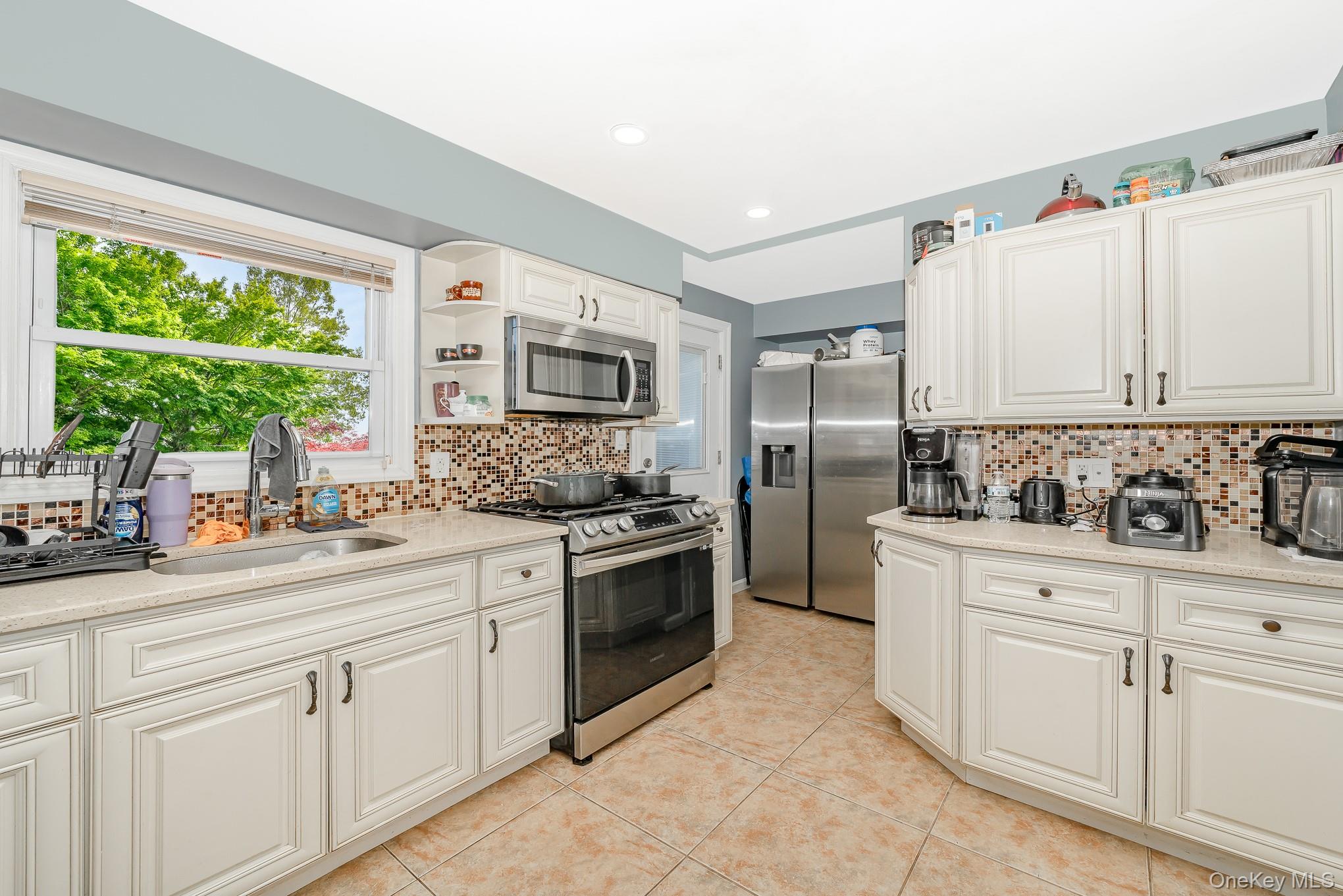 Freeport, New York, 11520, United States, 5 Bedrooms Bedrooms, ,3 BathroomsBathrooms,Residential,For Sale,1977897