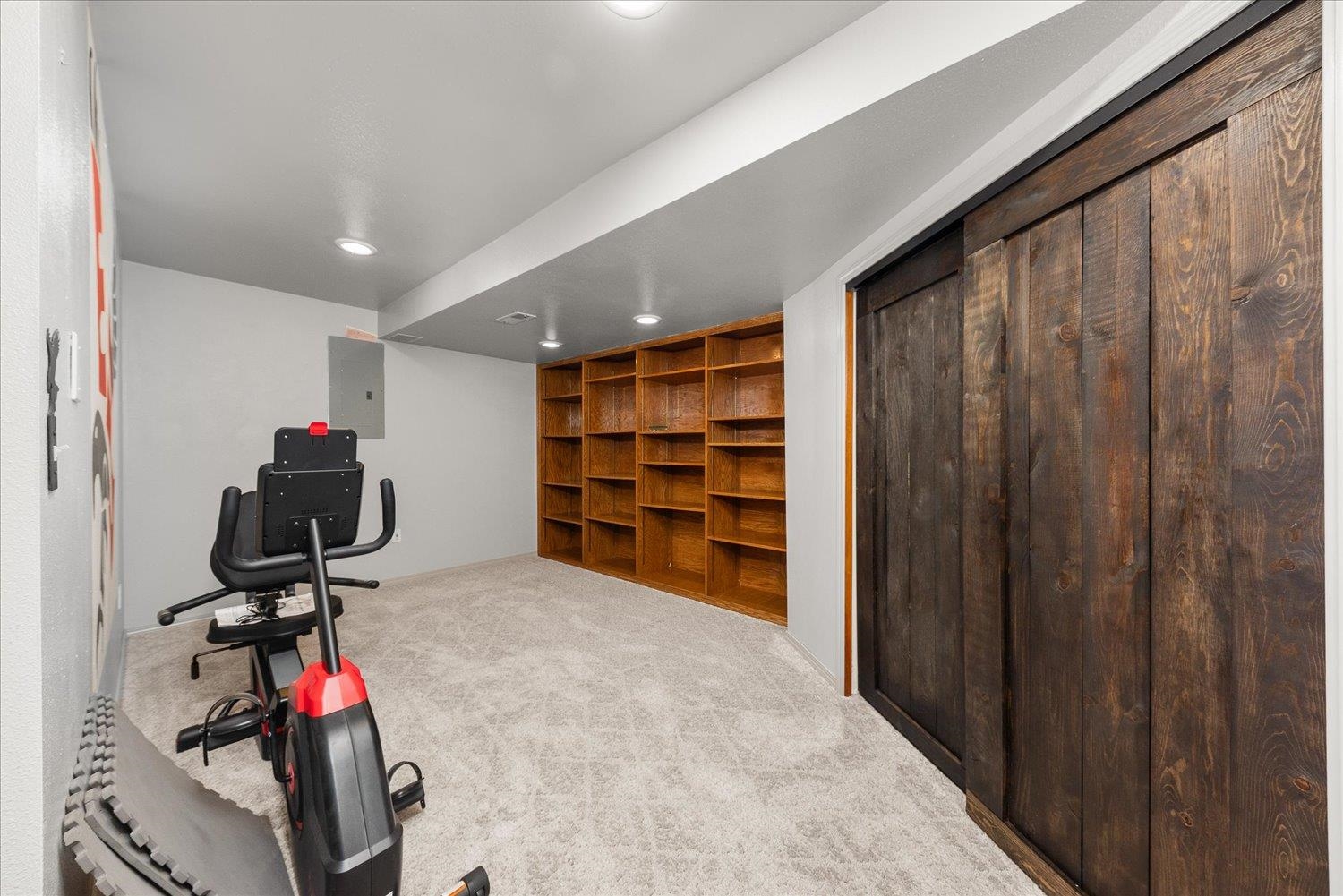 Nine Mile Falls, Washington, 99026, United States, 5 Bedrooms Bedrooms, ,3 BathroomsBathrooms,Residential,For Sale,1979574