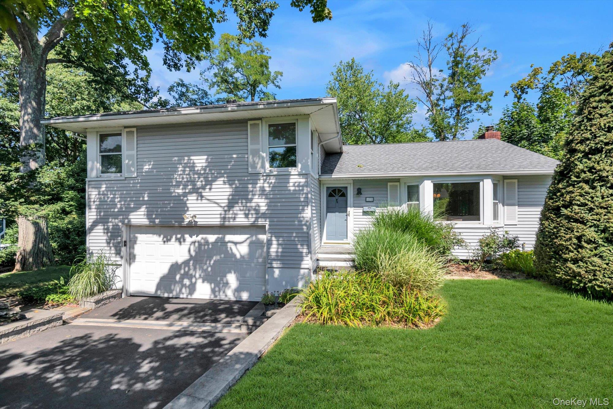 Compass Ct, Huntington, NY 11743
