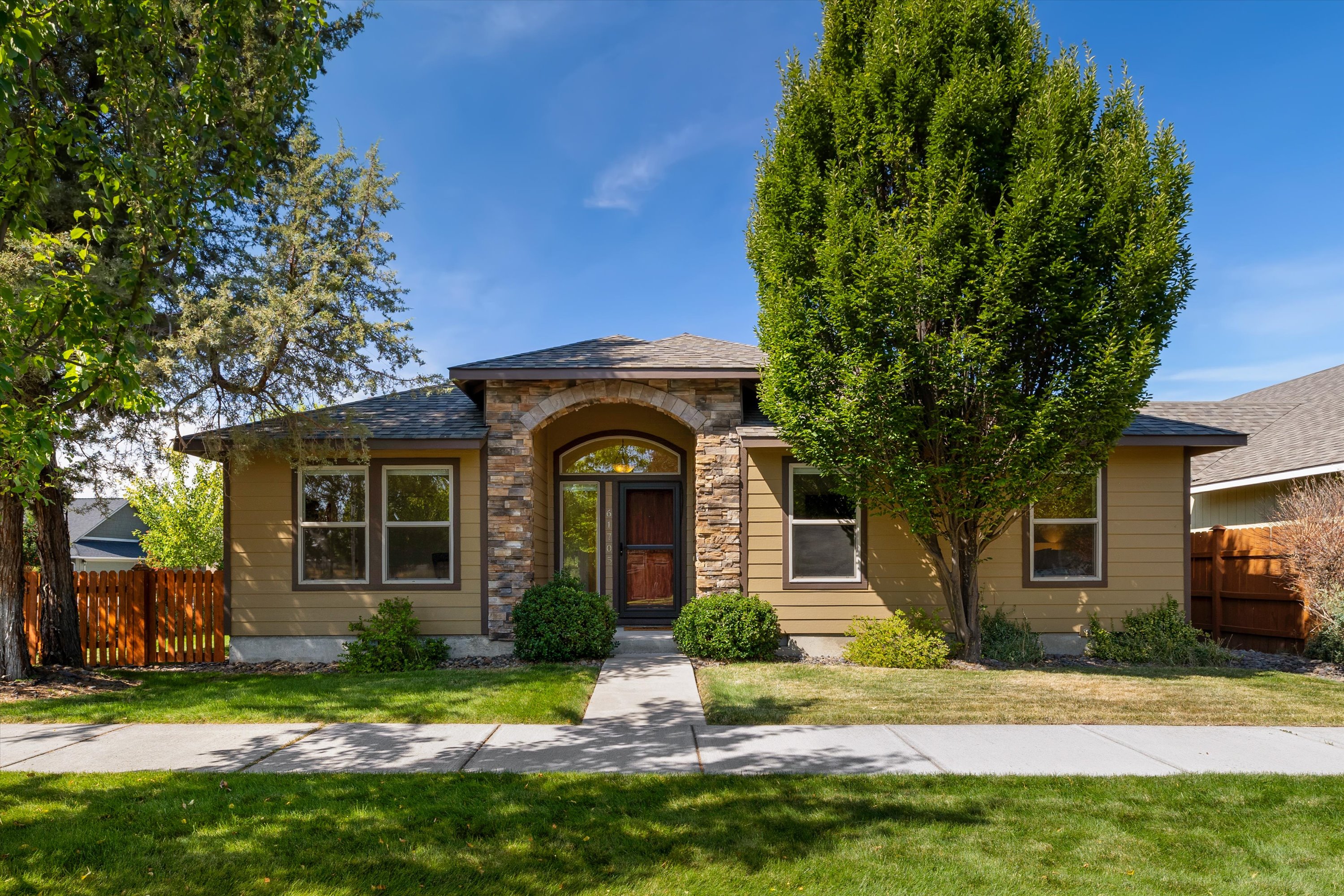 Bend, Oregon, 97702, United States, 3 Bedrooms Bedrooms, ,2 BathroomsBathrooms,Residential,For Sale,1941729