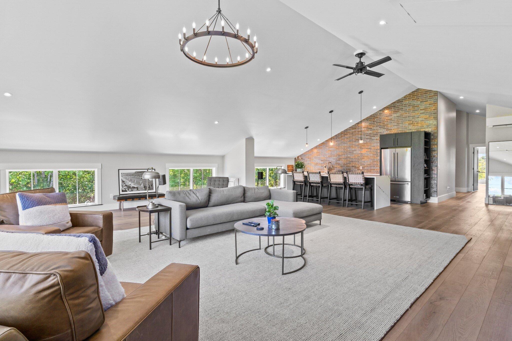 Falmouth, Maine, 04105, United States, 3 Bedrooms Bedrooms, ,4 BathroomsBathrooms,Residential,For Sale,1975511