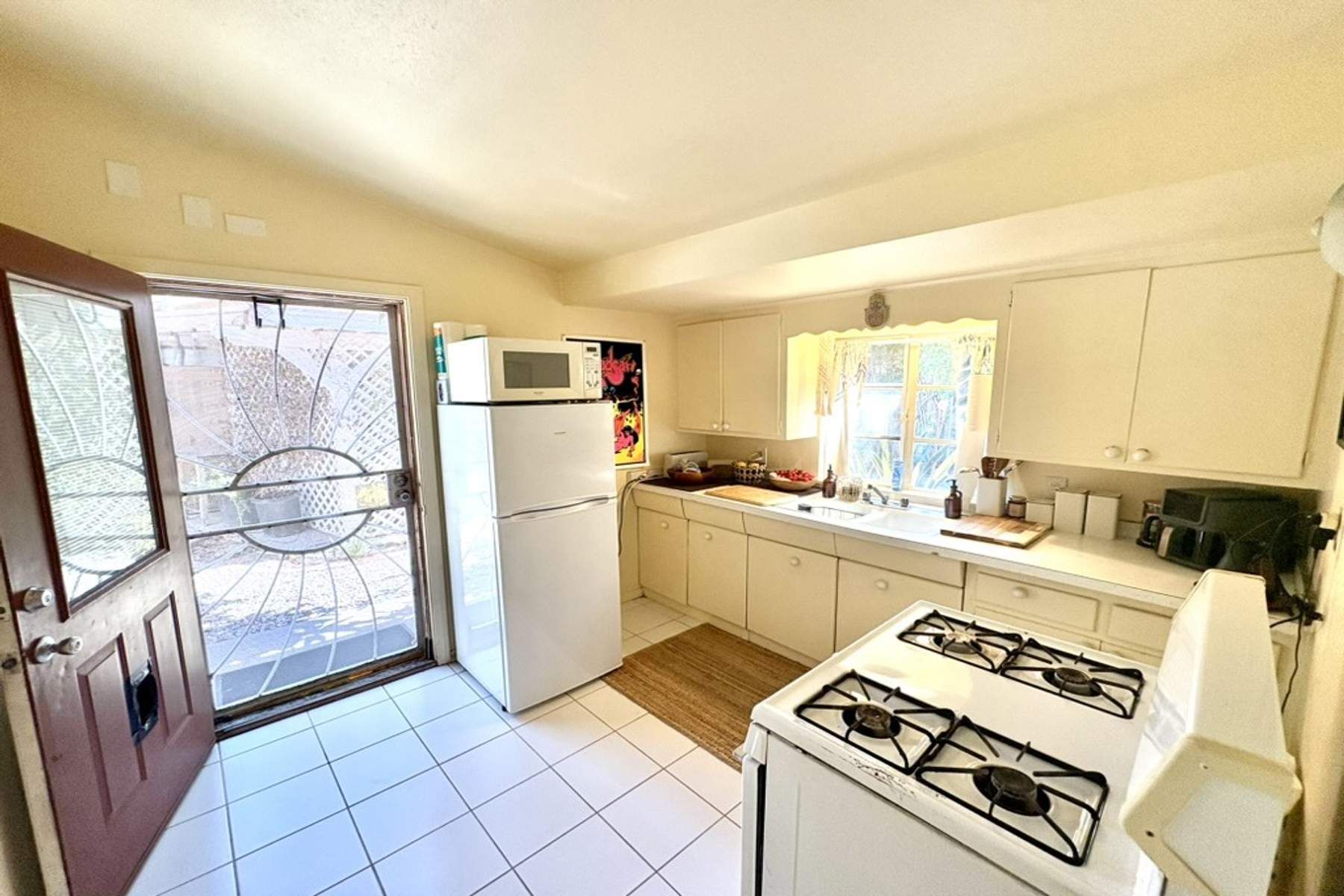  6041 Cleon Avenue - 物件實景