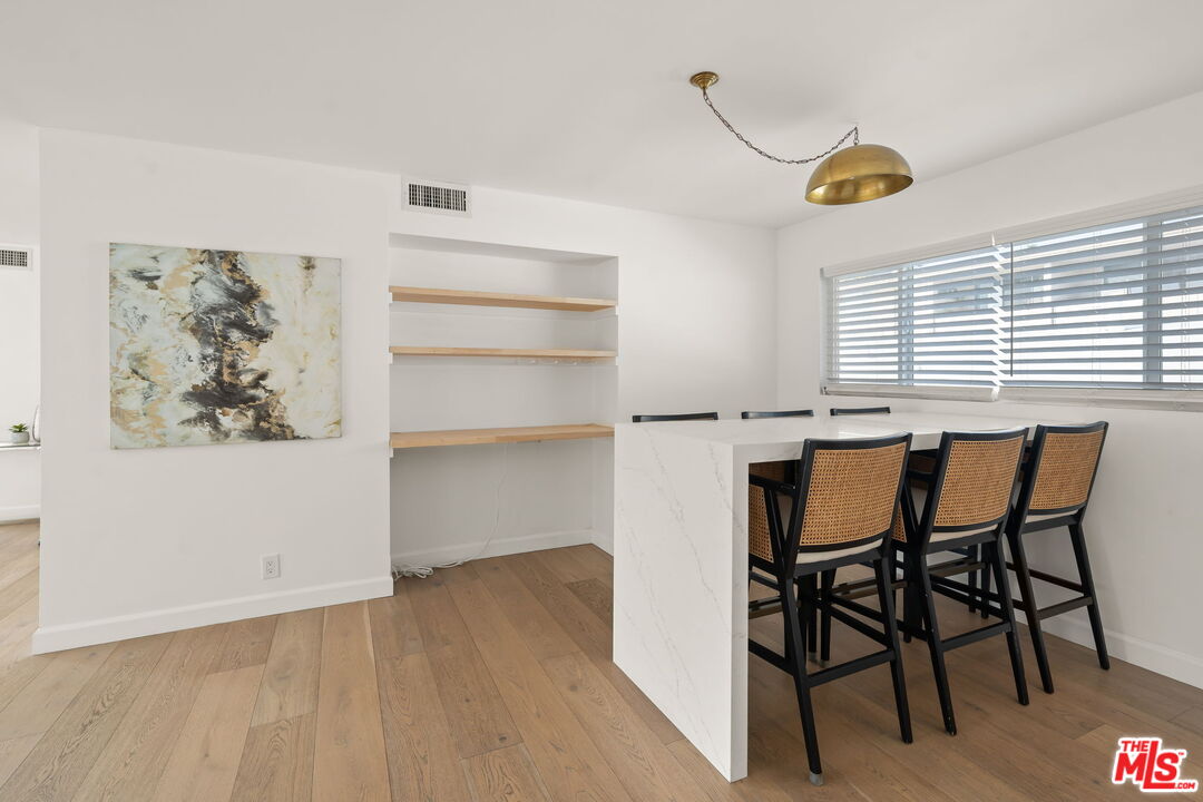 Los Angeles, California, 90046, United States, 3 Bedrooms Bedrooms, ,3 BathroomsBathrooms,Residential,For Sale,1989732