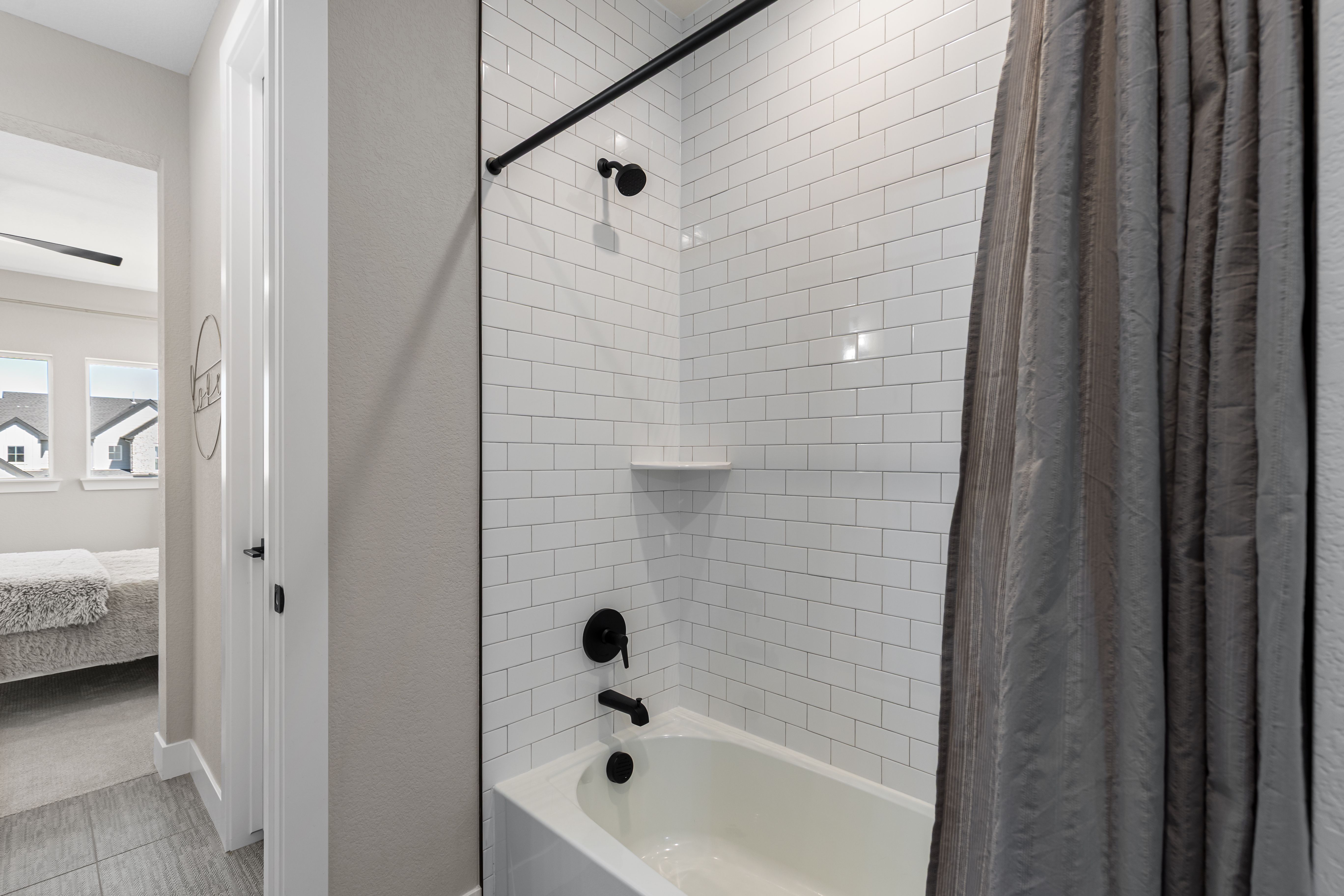  Skip the build time and step straight into 5932 Los Olivas Point - 物件實景