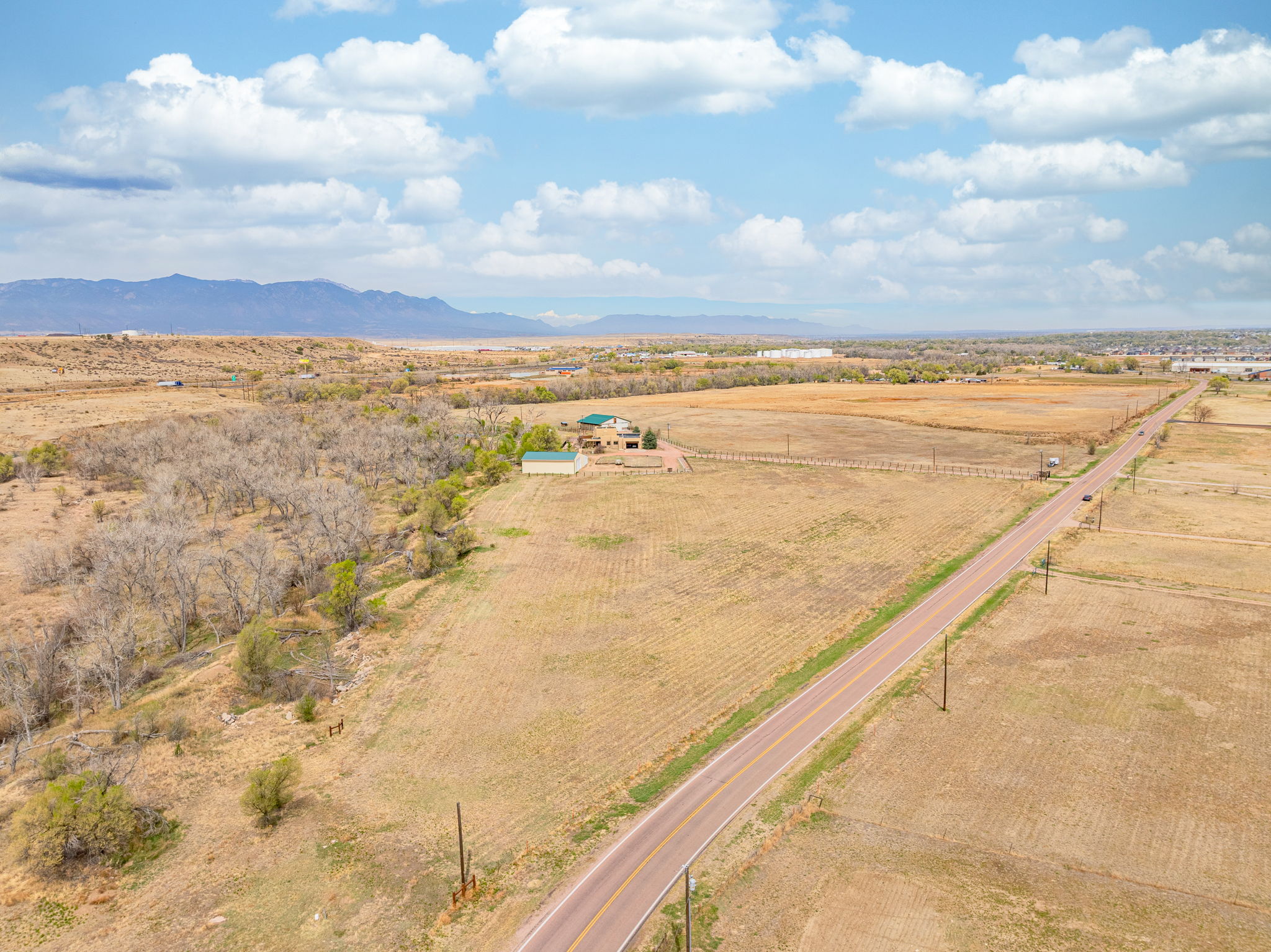  Rare creek side opportunity on 80 close-in acres - 物件實景