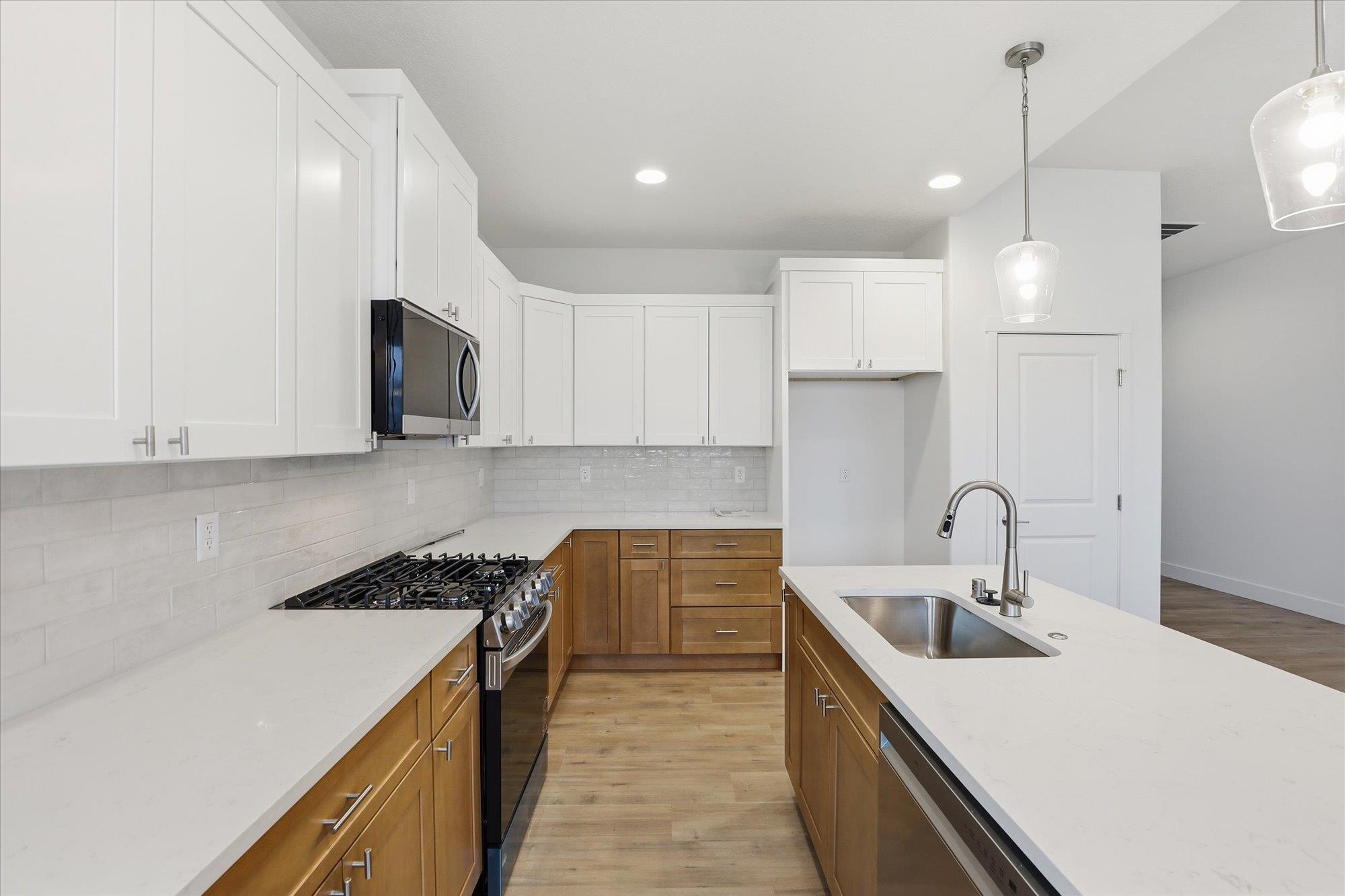 Deer Park, Washington, 99006, United States, 3 Bedrooms Bedrooms, ,2 BathroomsBathrooms,Residential,For Sale,1992798