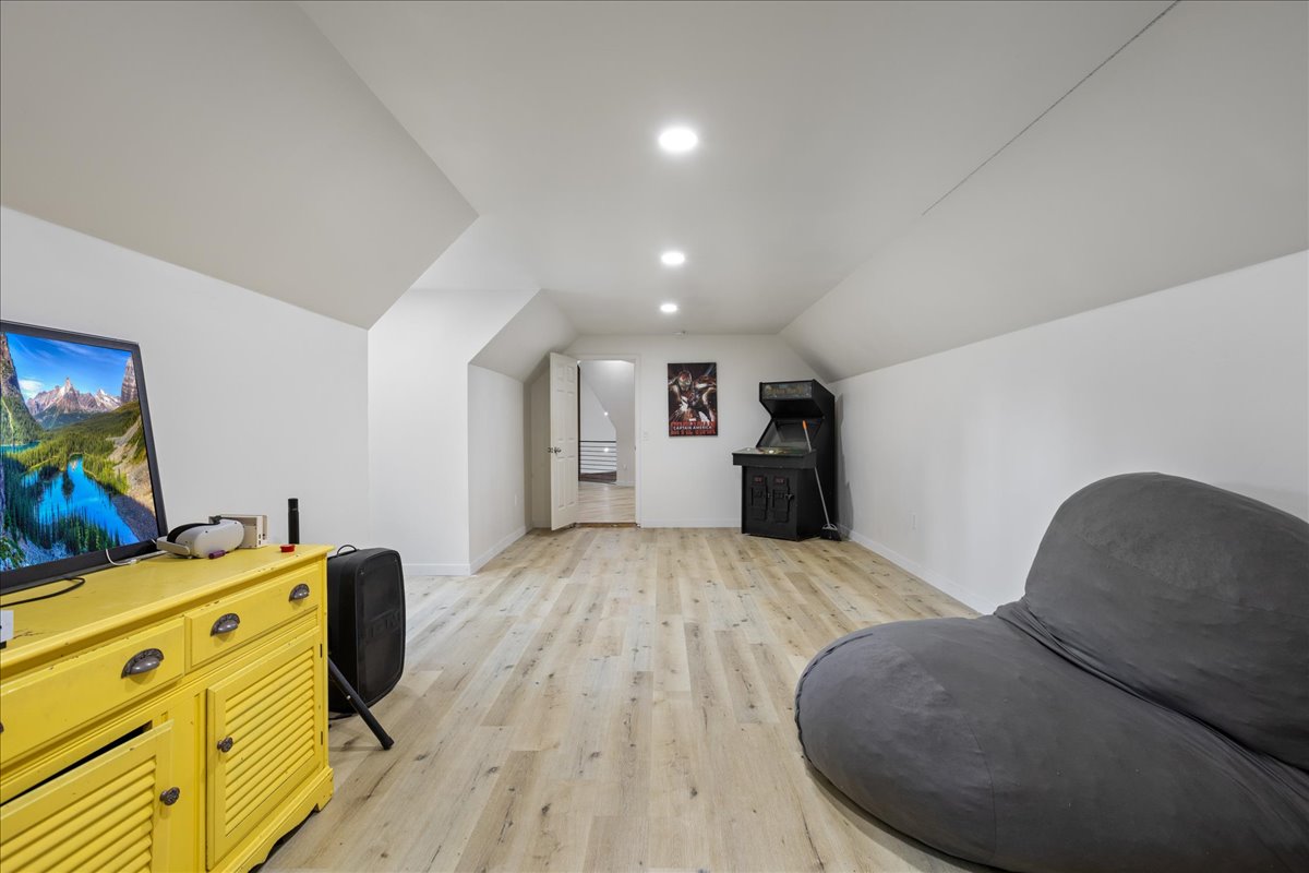 Sagle, Idaho, 83860, United States, 3 Bedrooms Bedrooms, ,4 BathroomsBathrooms,Residential,For Sale,1976949