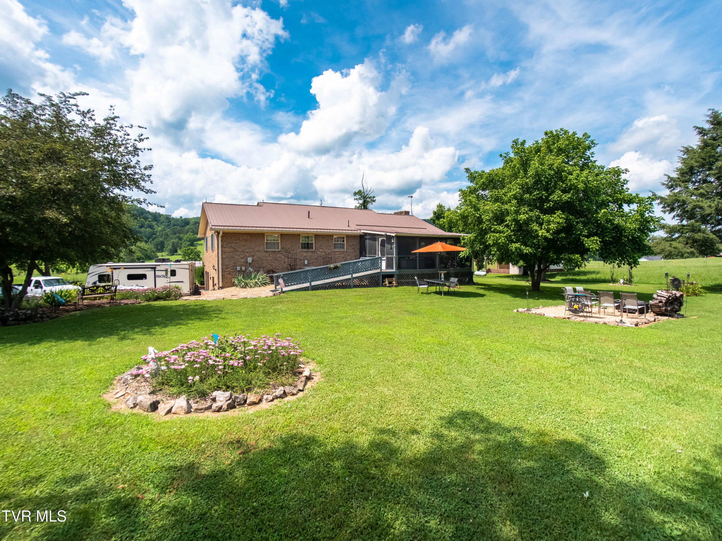 Surgoinsville, Tennessee, 37873, United States, 3 Bedrooms Bedrooms, ,3 BathroomsBathrooms,Residential,For Sale,1937059