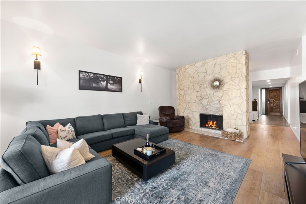 Beverly Hills, California, 90212, United States, 2 Bedrooms Bedrooms, ,2 BathroomsBathrooms,Residential,For Sale,1912615