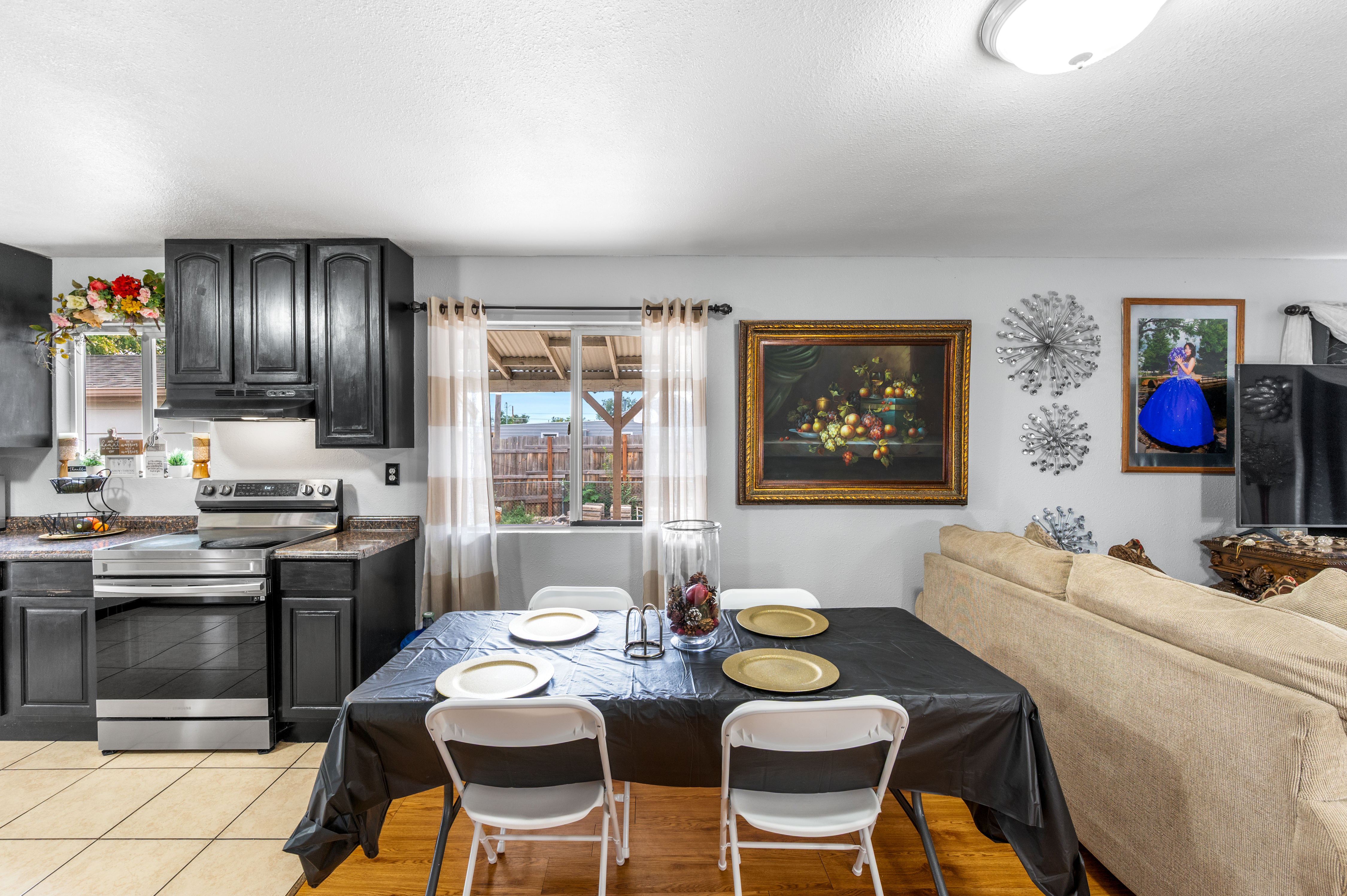  Commerce City Home with Fenced Yard and Plenty of Parking Space - 物件實景