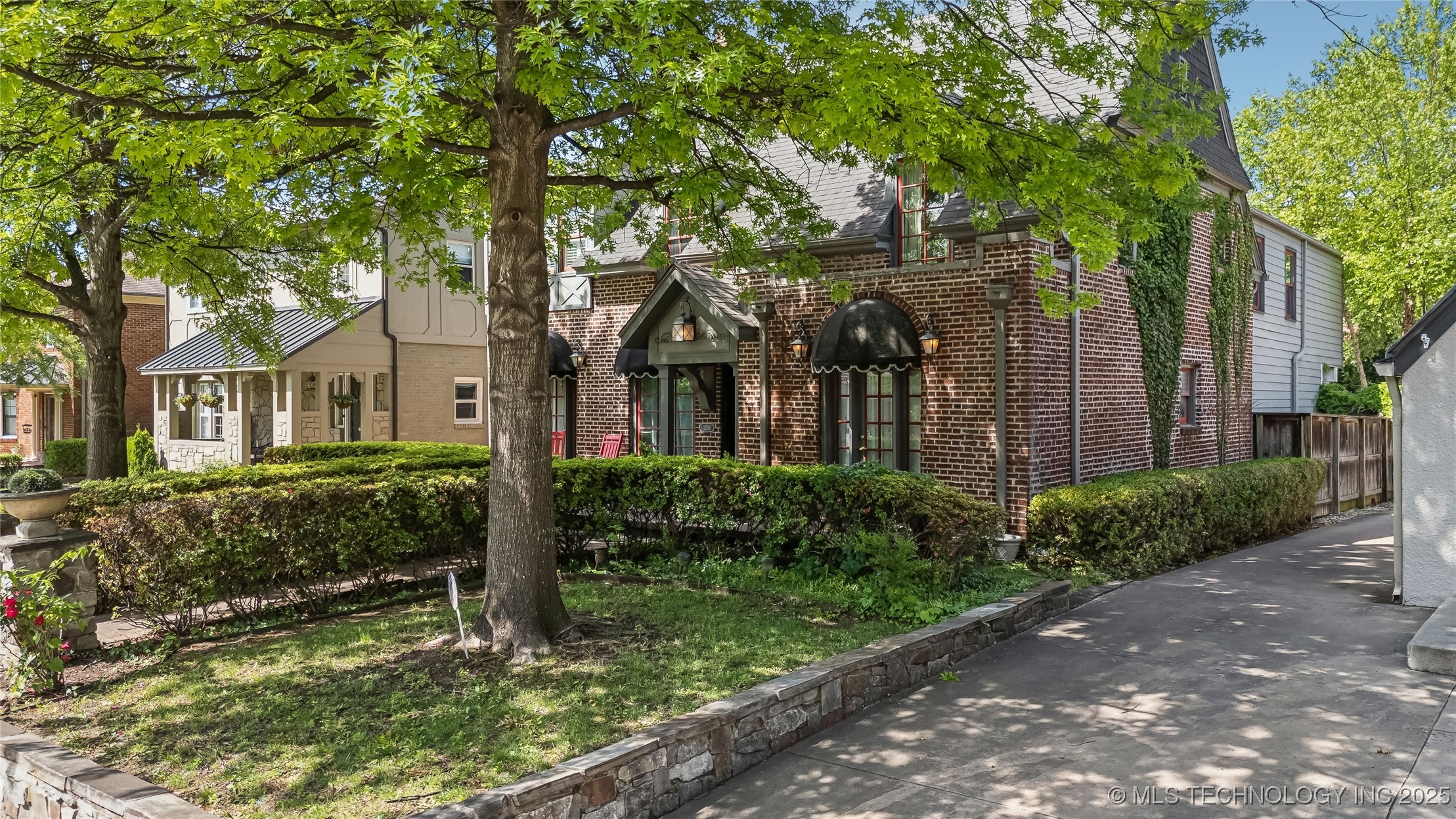 Tulsa, Oklahoma, 74114, United States, 4 Bedrooms Bedrooms, ,4 BathroomsBathrooms,Residential,For Sale,1795496