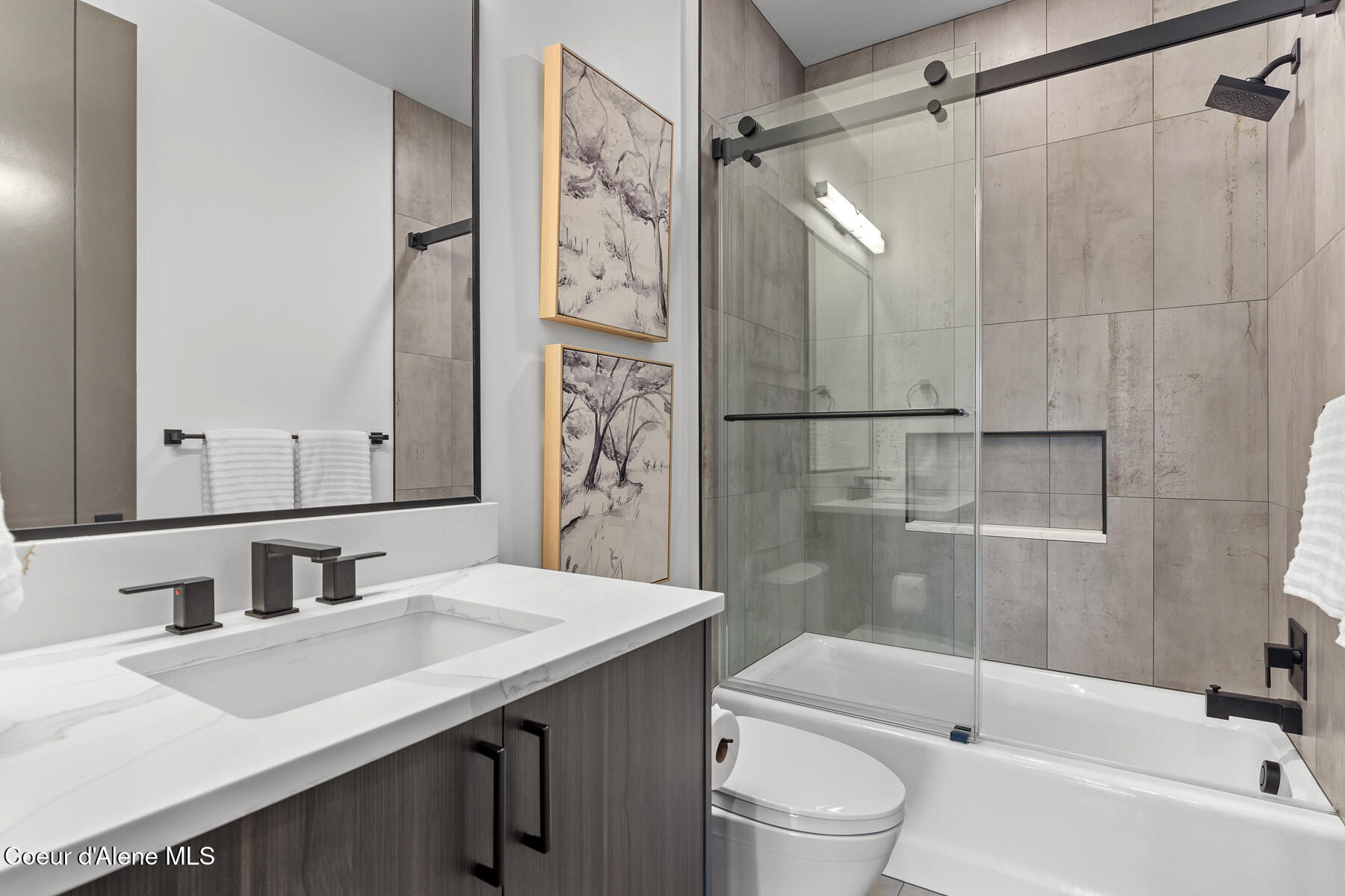 Coeur d'Alene, Idaho, 83814, United States, 3 Bedrooms Bedrooms, ,4 BathroomsBathrooms,Residential,For Sale,2017991