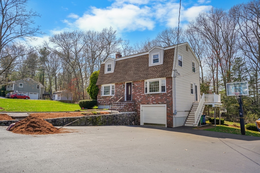 Burlington, Massachusetts, 01803, United States, 3 Bedrooms Bedrooms, ,2 BathroomsBathrooms,Residential,For Sale,2039576