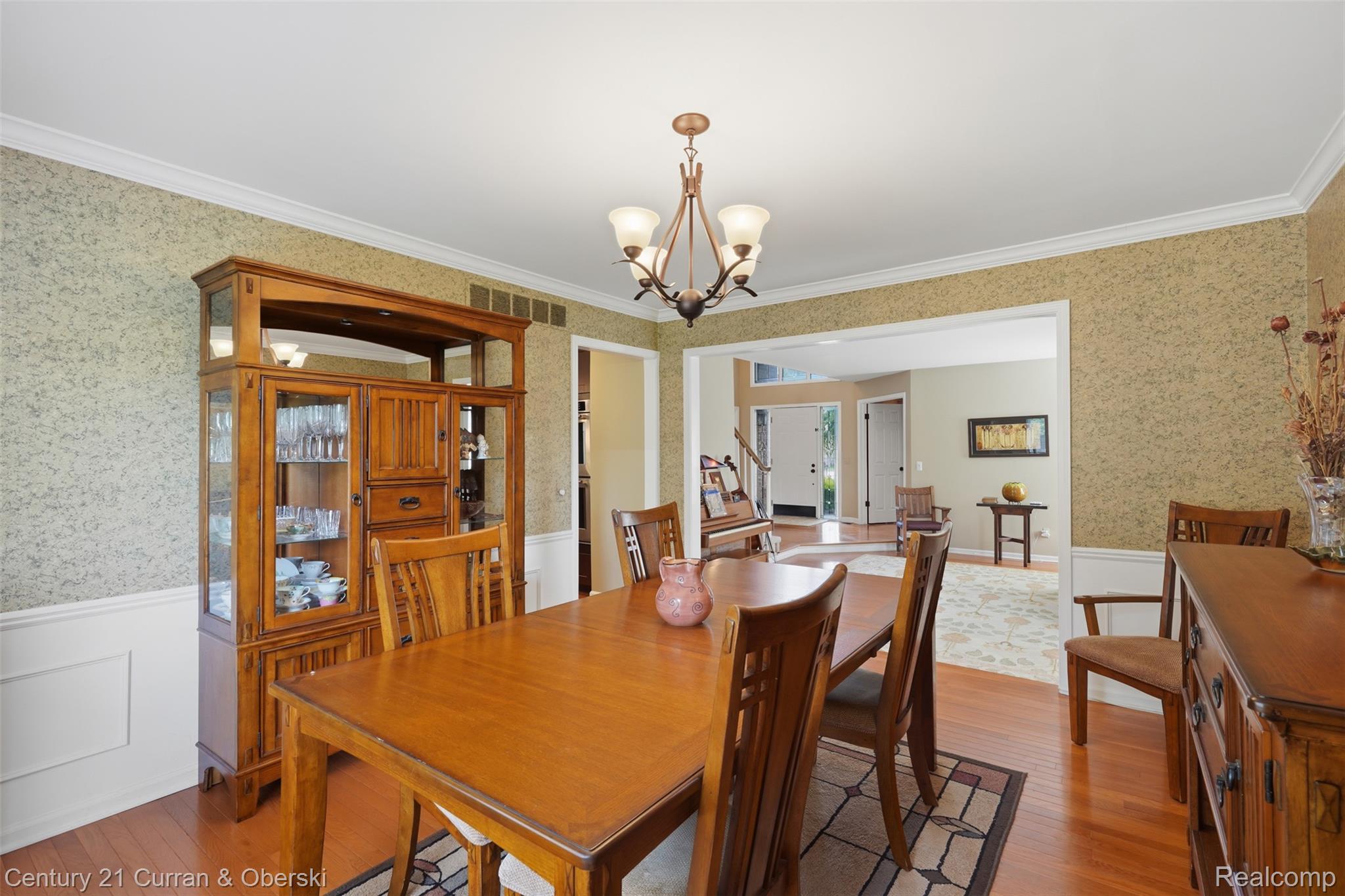 Farmington Hills, Michigan, 48331, United States, 4 Bedrooms Bedrooms, ,4 BathroomsBathrooms,Residential,For Sale,2048985
