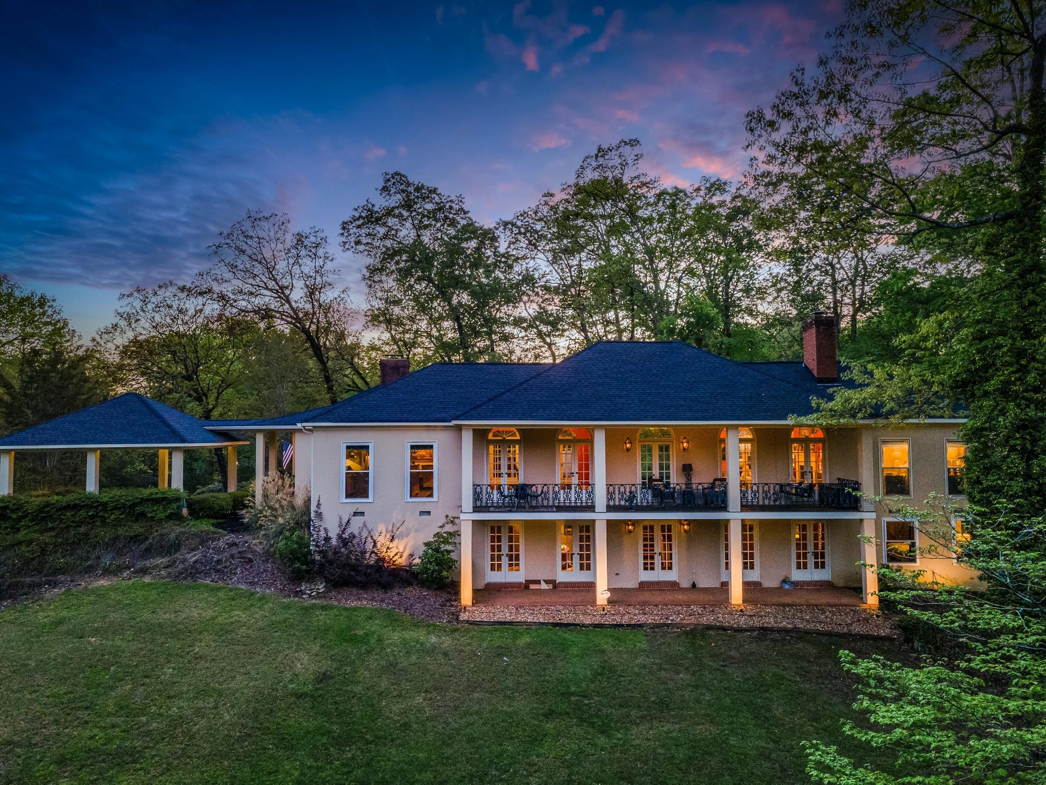 Columbus, Mississippi, 39705, United States, 4 Bedrooms Bedrooms, ,4 BathroomsBathrooms,Residential,For Sale,1976327