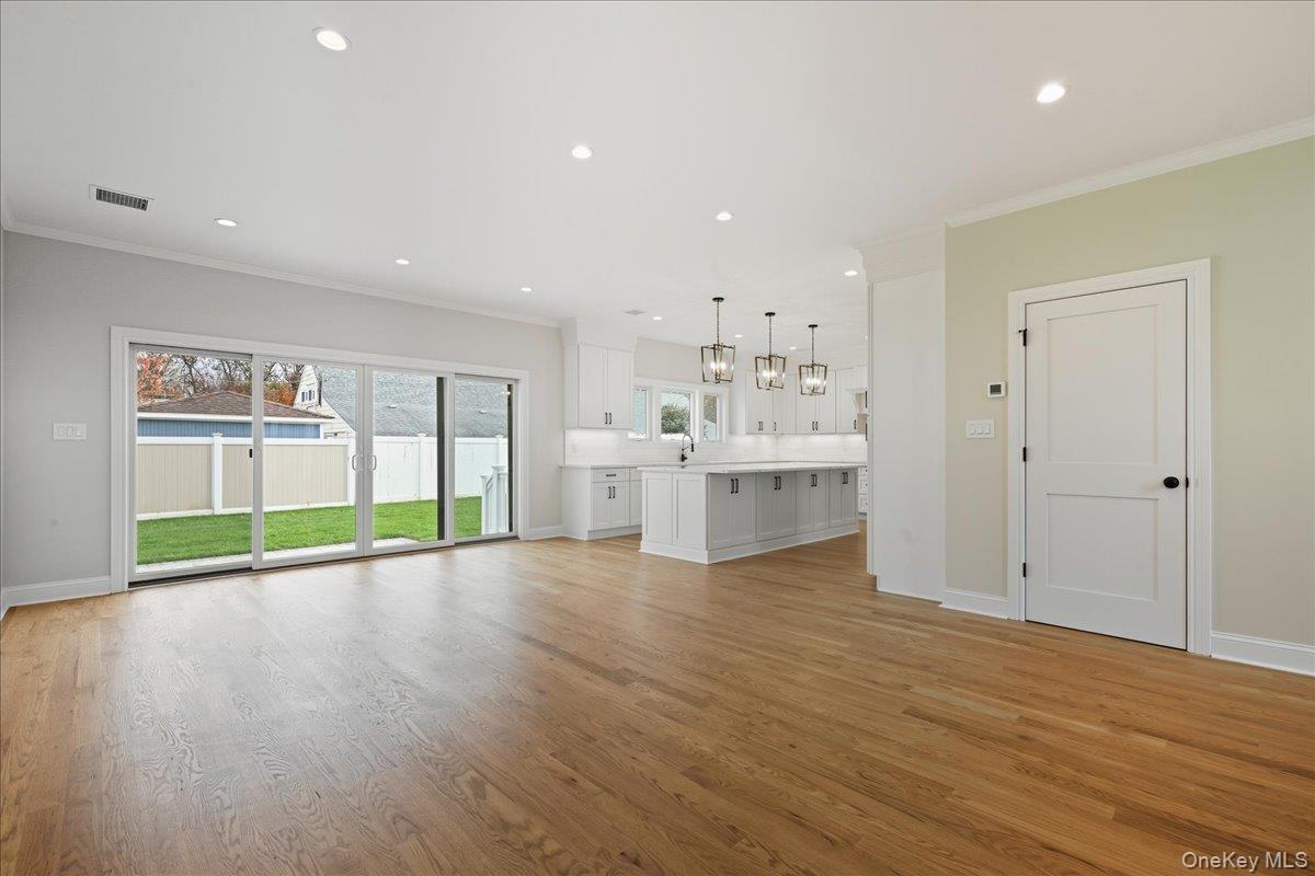 Westbury, New York, 11590, United States, 5 Bedrooms Bedrooms, ,5 BathroomsBathrooms,Residential,For Sale,1991038