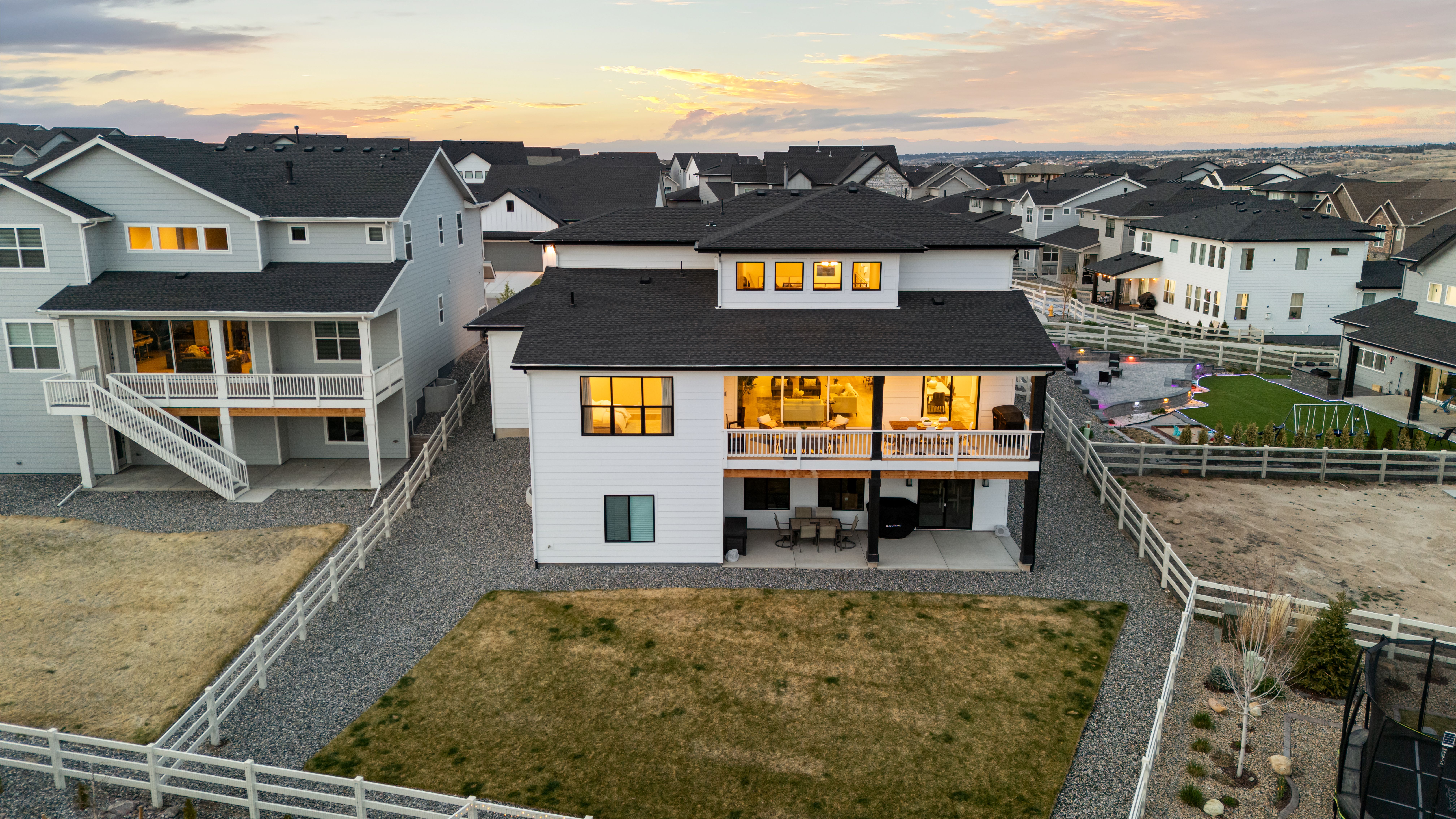  Skip the build time and step straight into 5932 Los Olivas Point - 物件實景